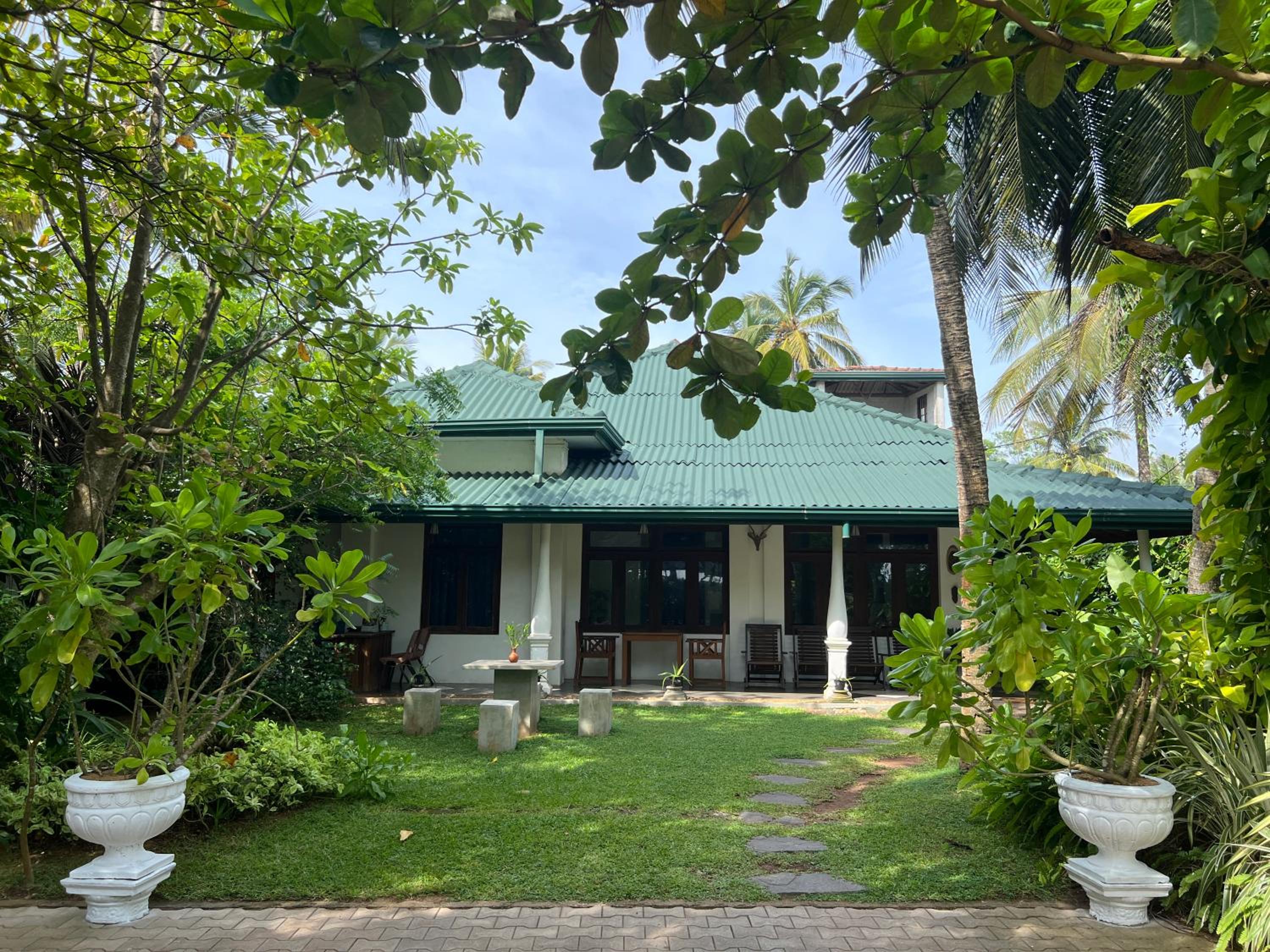 Hotel Lohas Beach Resort Villa - Image 1