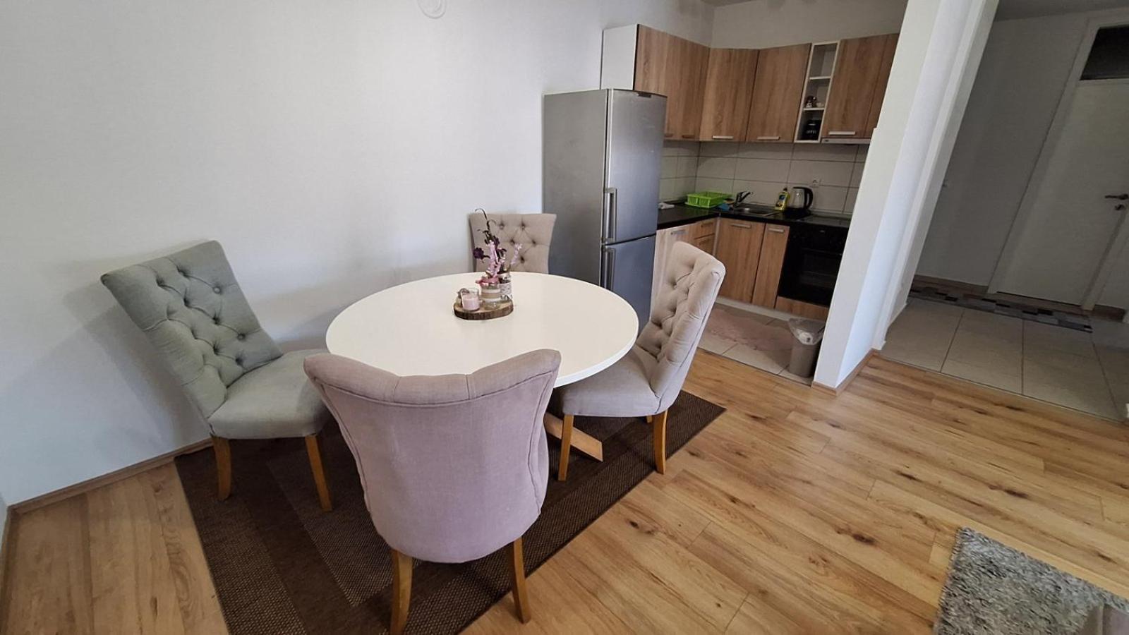 Apartman MAJNA