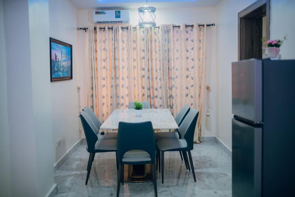 Serviced 3Bed Duplex in Oba Akinyele Street, off Rotimi Williams, Bodija view 5