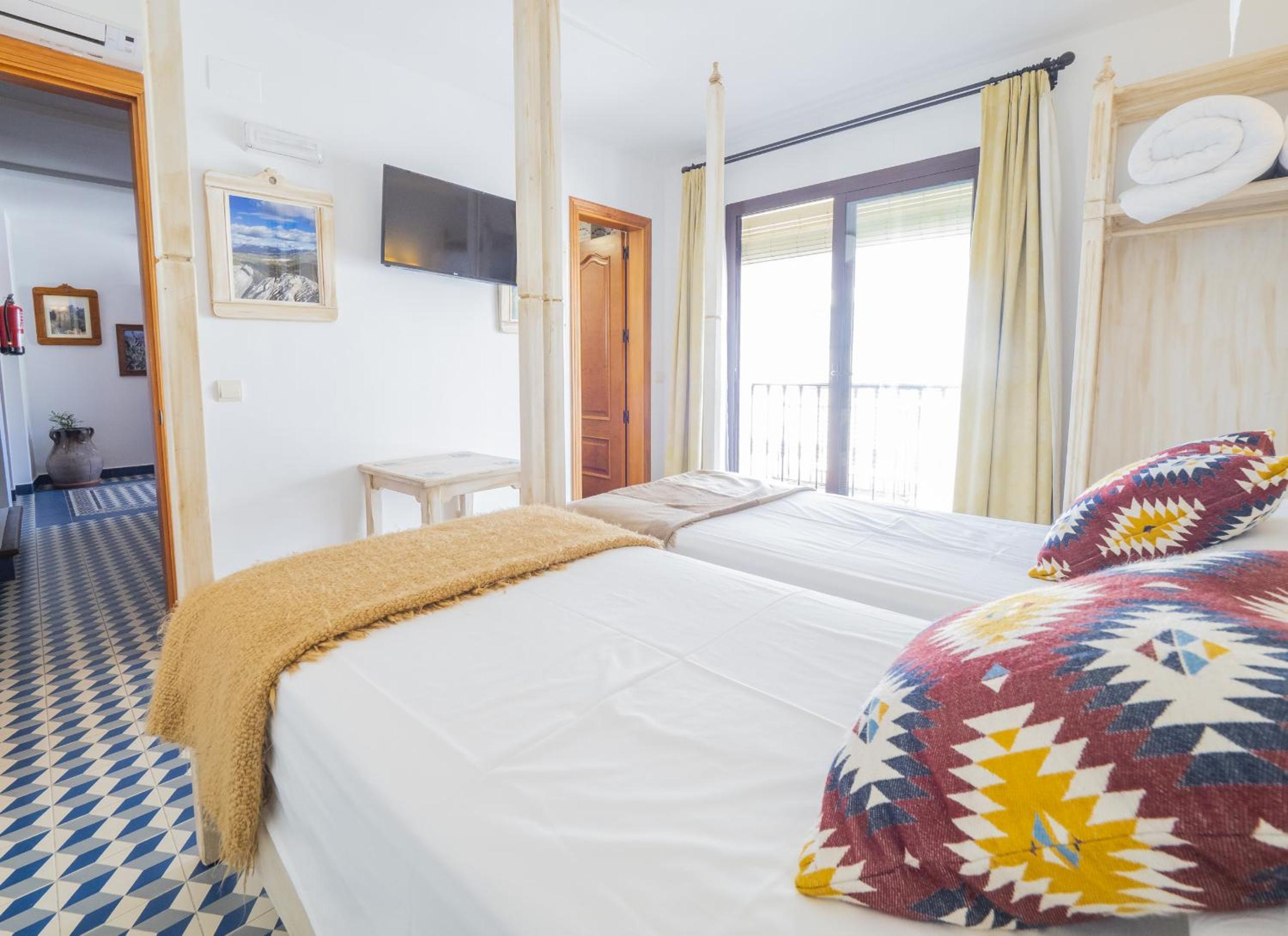 Cubo's Hostal La Plaza Room 201 with Breakfast view 5