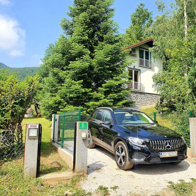 WOLF'S PLANE Luxury Isolated Mountain House for Digital Nomads