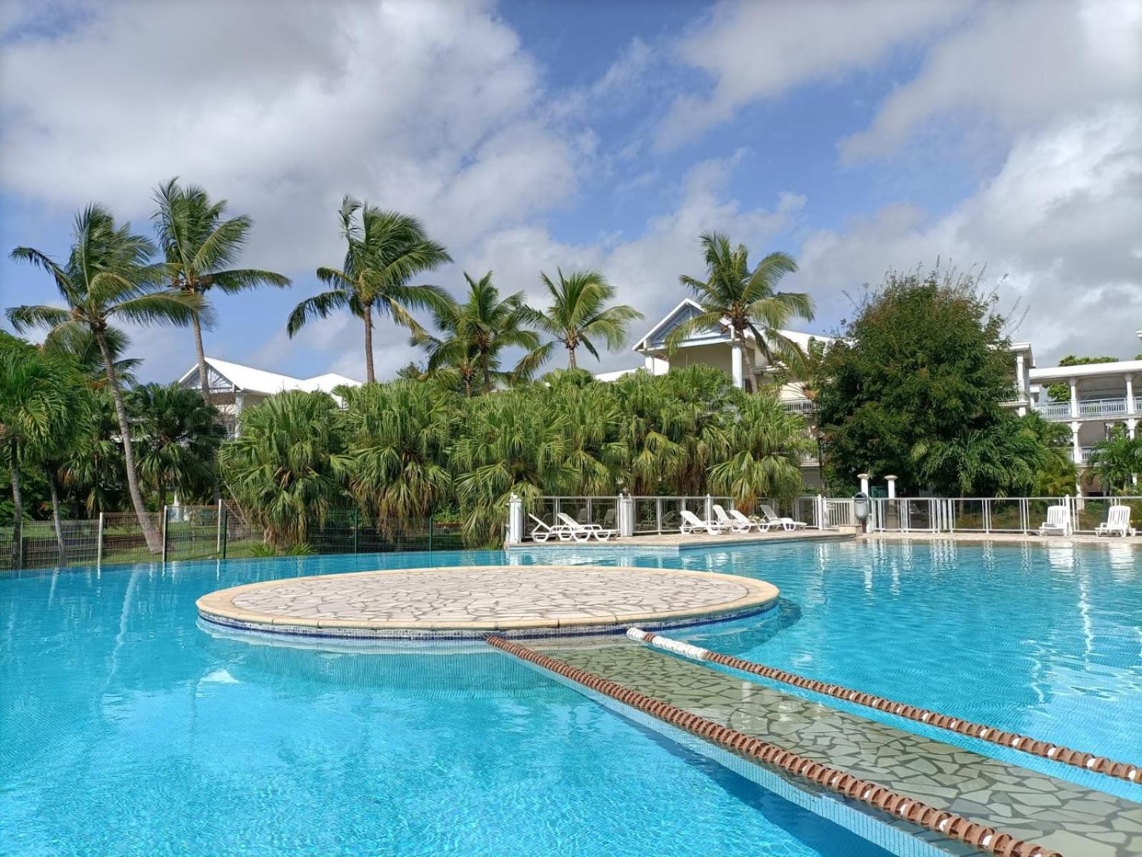 Studio avec jardin et piscine view 4