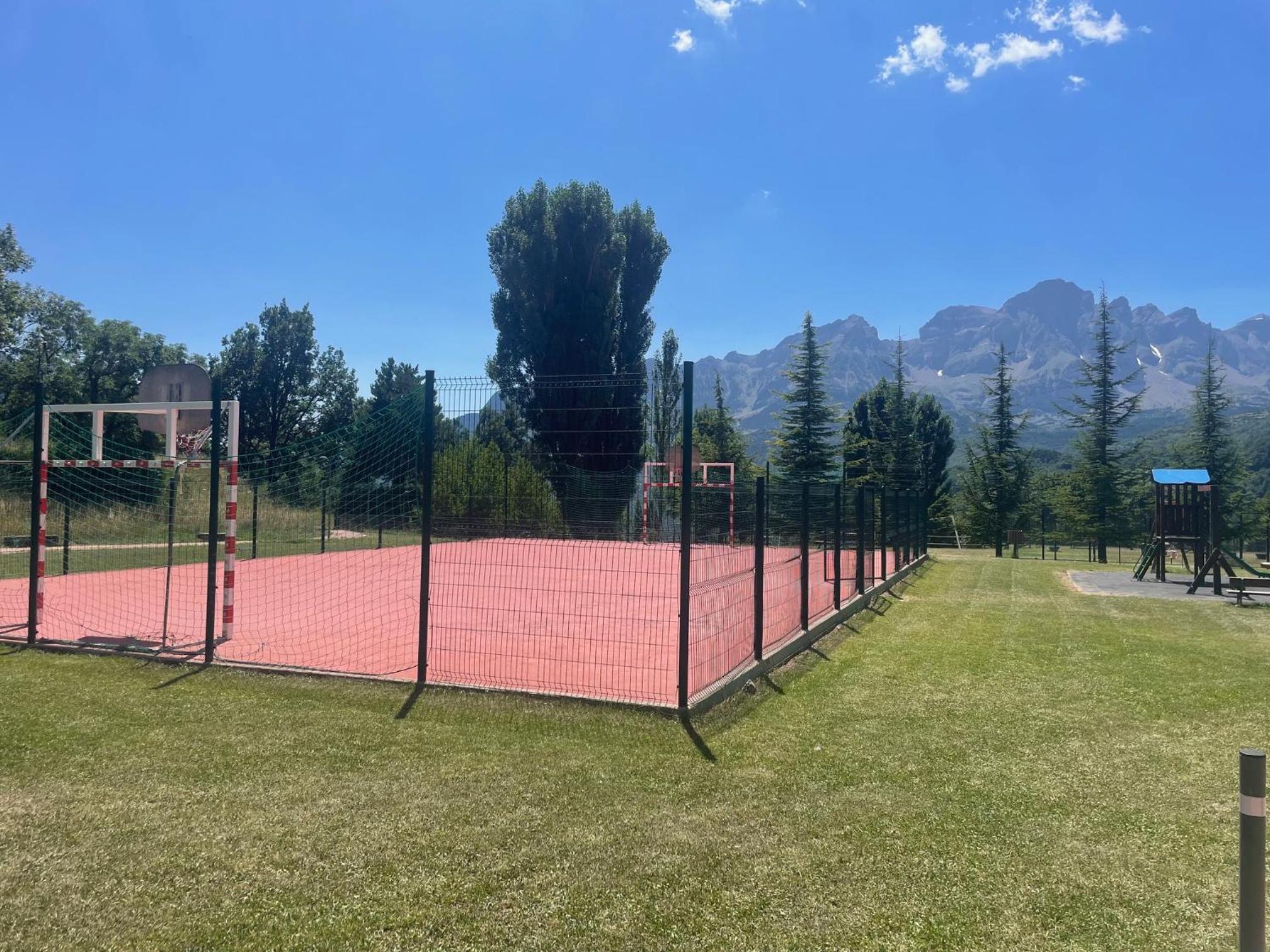 Ventanal de Saras Petfriendly Garaje Trastero y Chimenea - Arafita Apartamentos