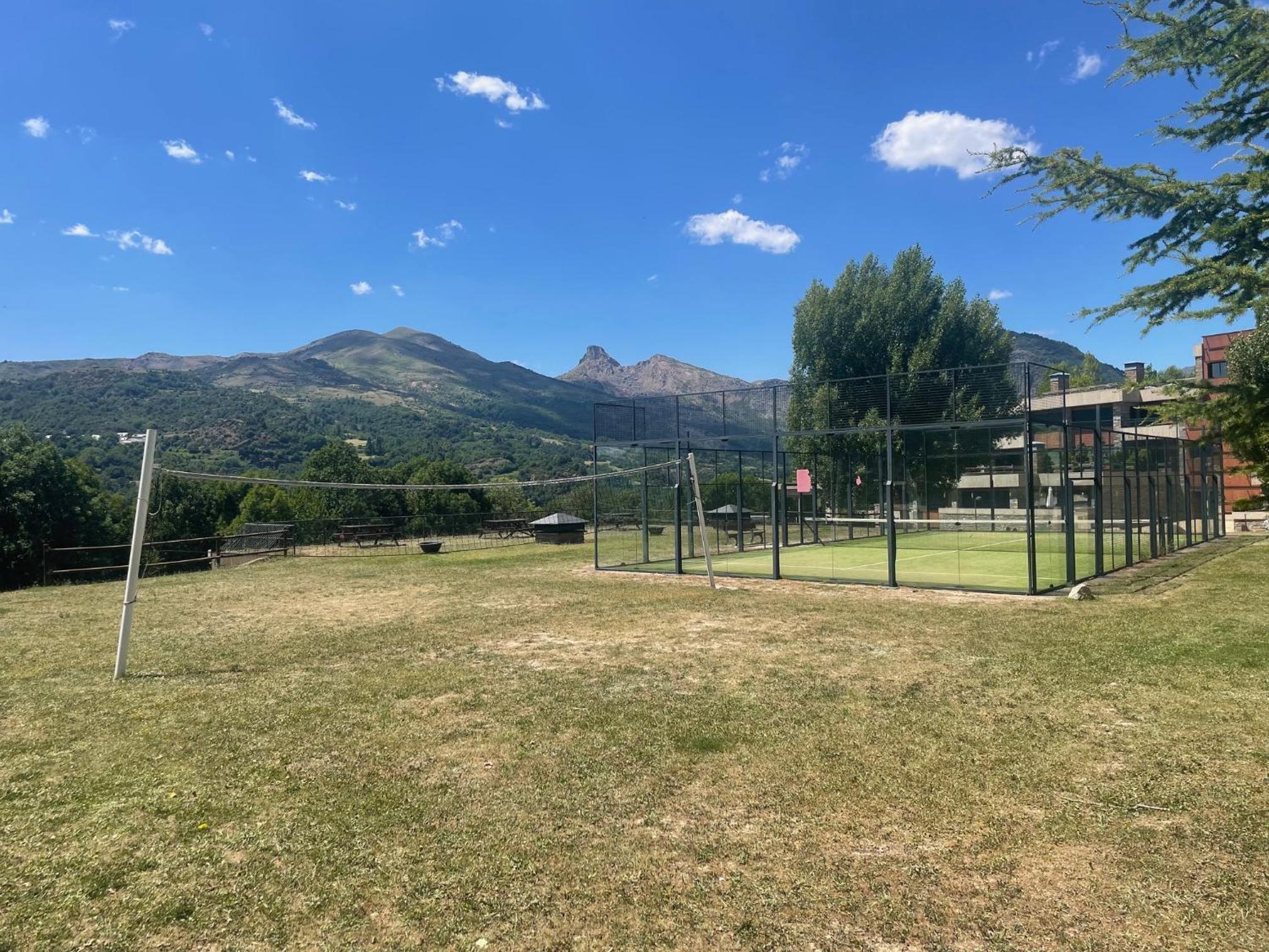 Ventanal de Saras Petfriendly Garaje Trastero y Chimenea - Arafita Apartamentos