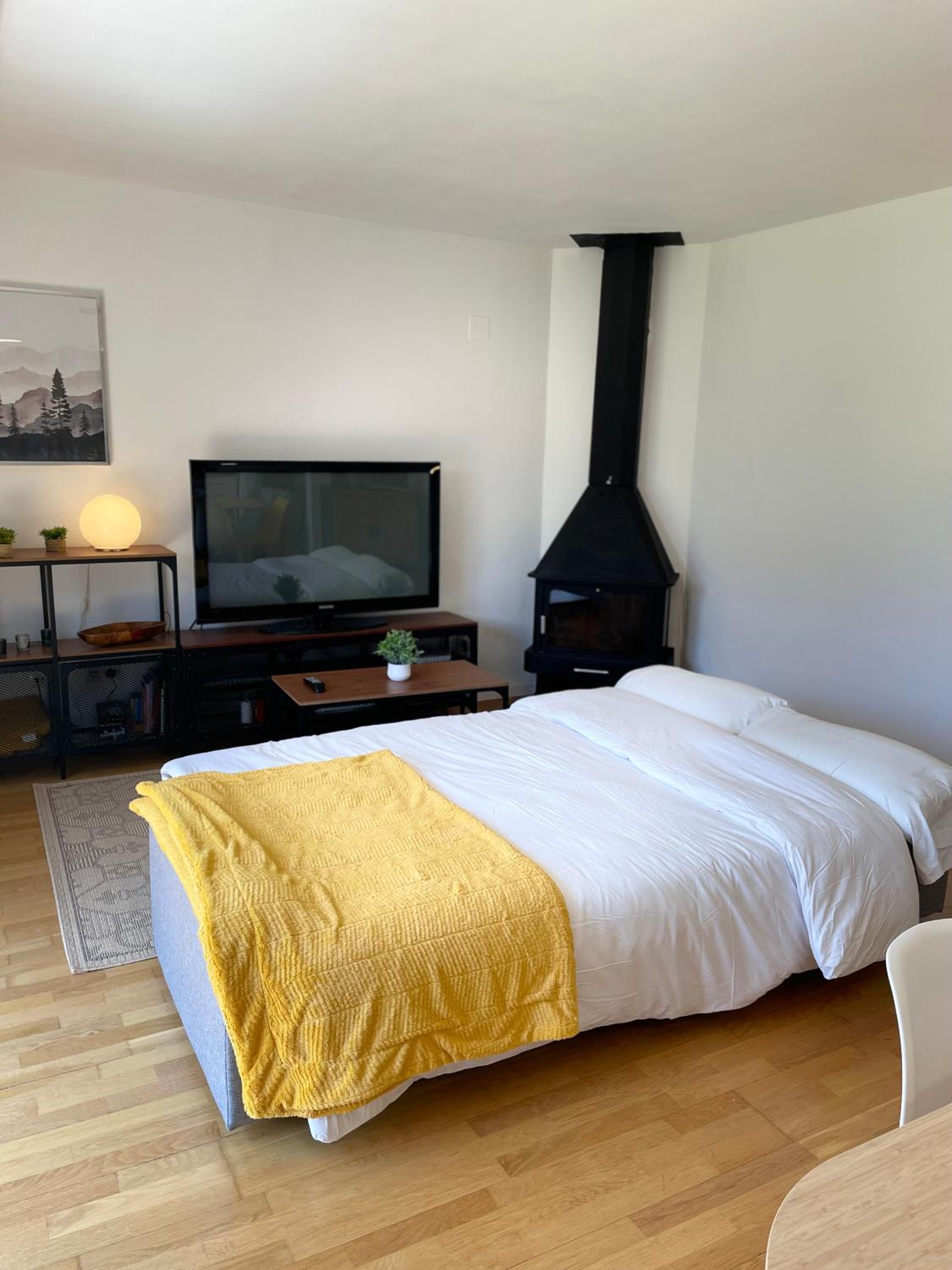 Ventanal de Saras Petfriendly Garaje Trastero y Chimenea - Arafita Apartamentos