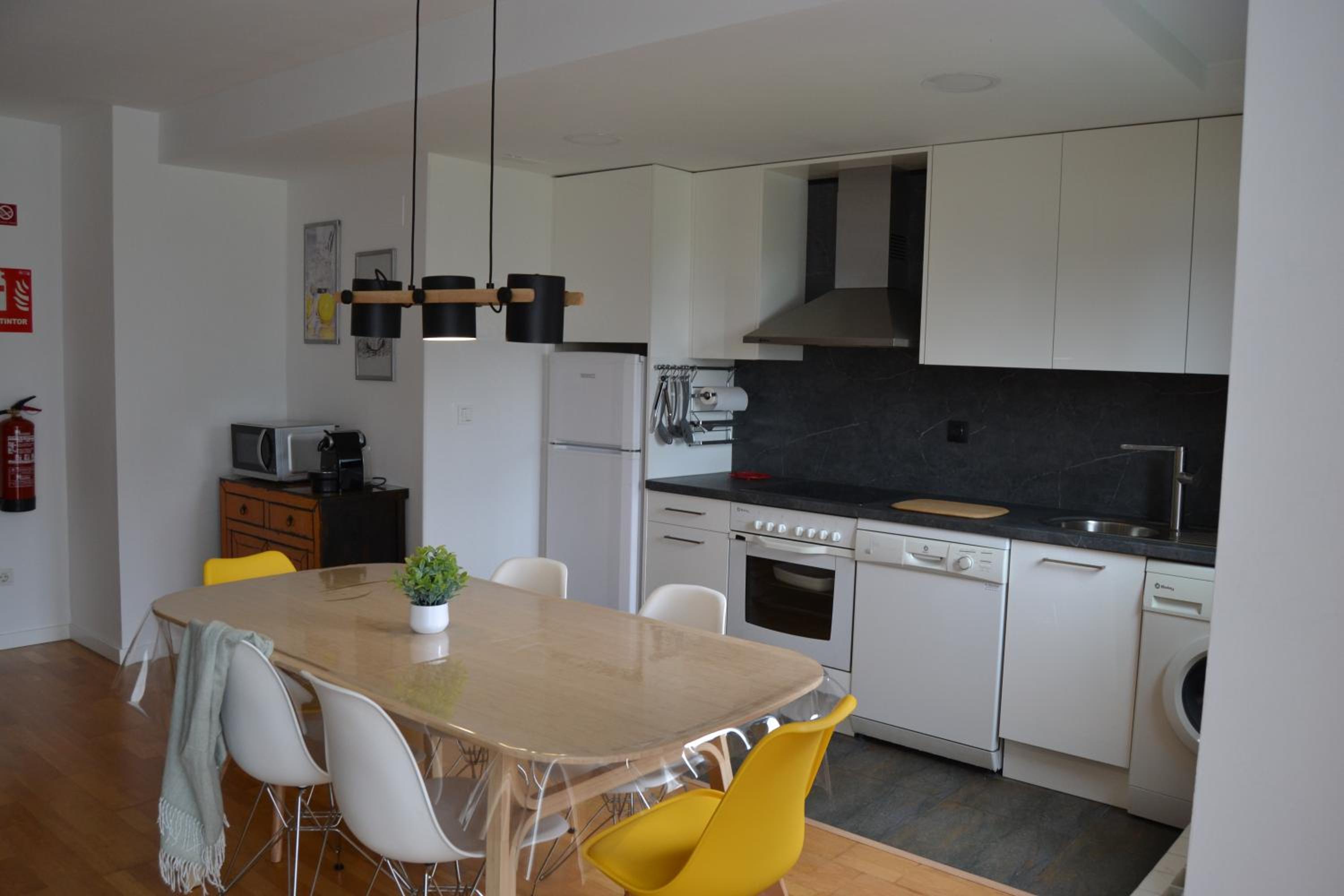 Ventanal de Saras Petfriendly Garaje Trastero y Chimenea - Arafita Apartamentos