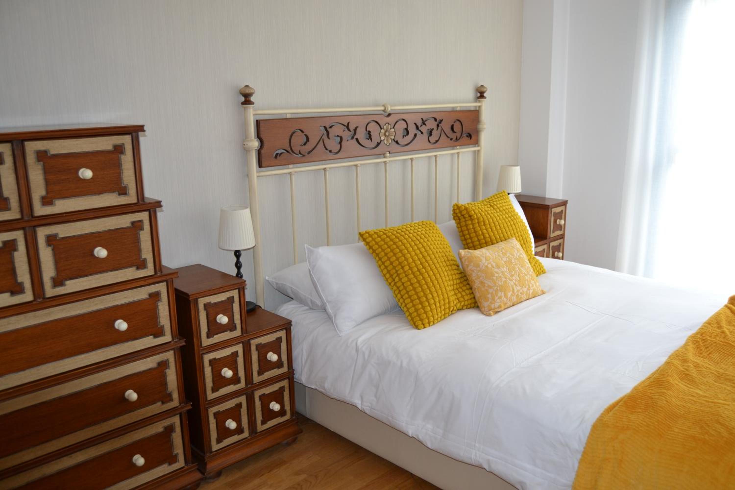 Ventanal de Saras Petfriendly Garaje Trastero y Chimenea - Arafita Apartamentos