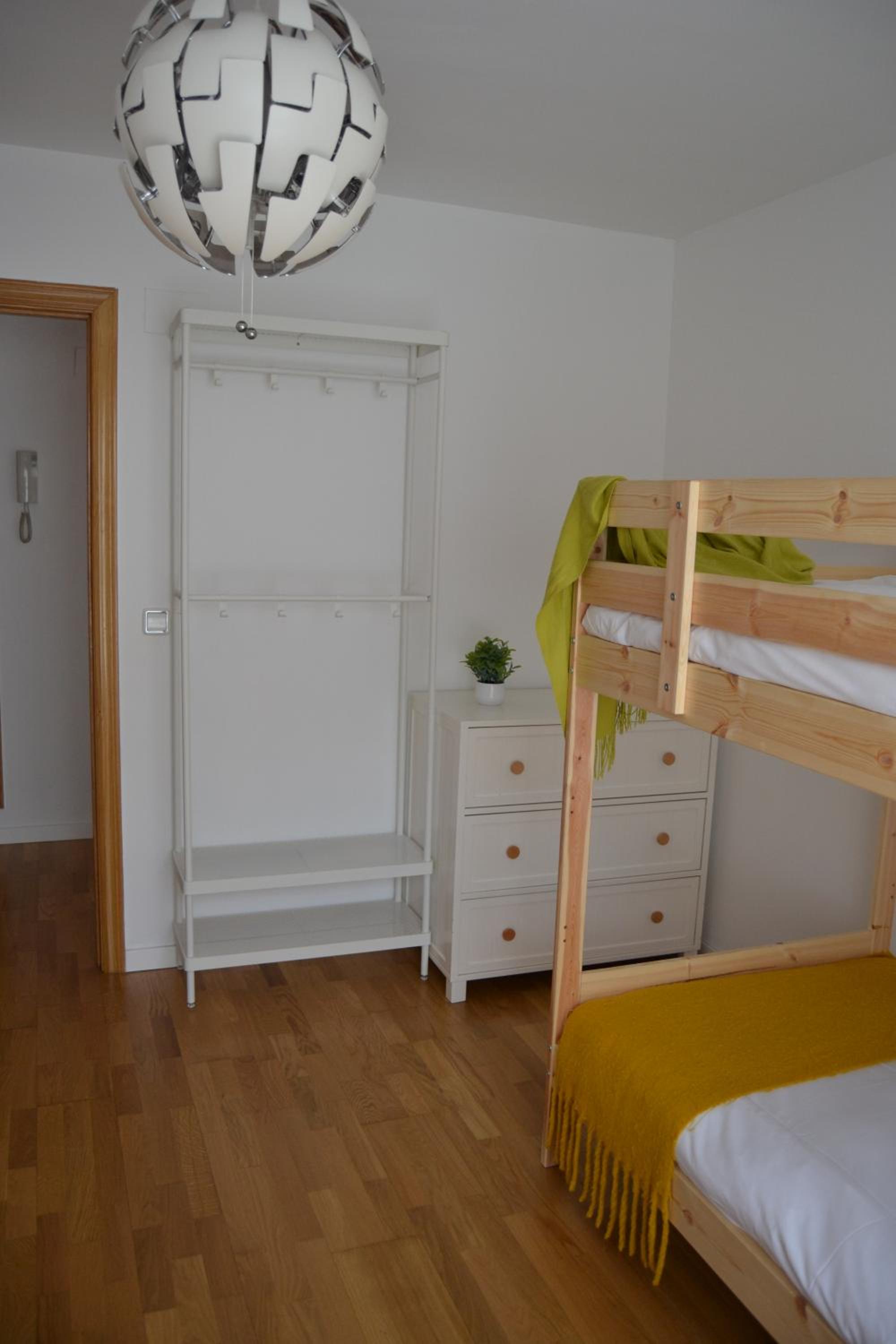 Ventanal de Saras Petfriendly Garaje Trastero y Chimenea - Arafita Apartamentos