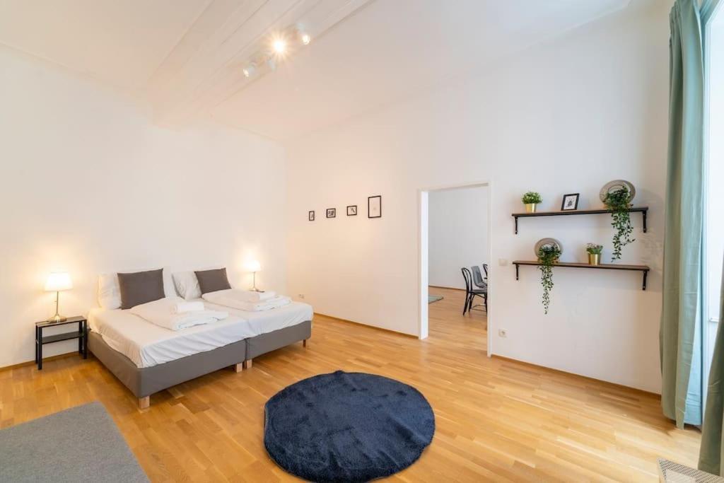 Central Apartment I Chic and Bright Accommodation