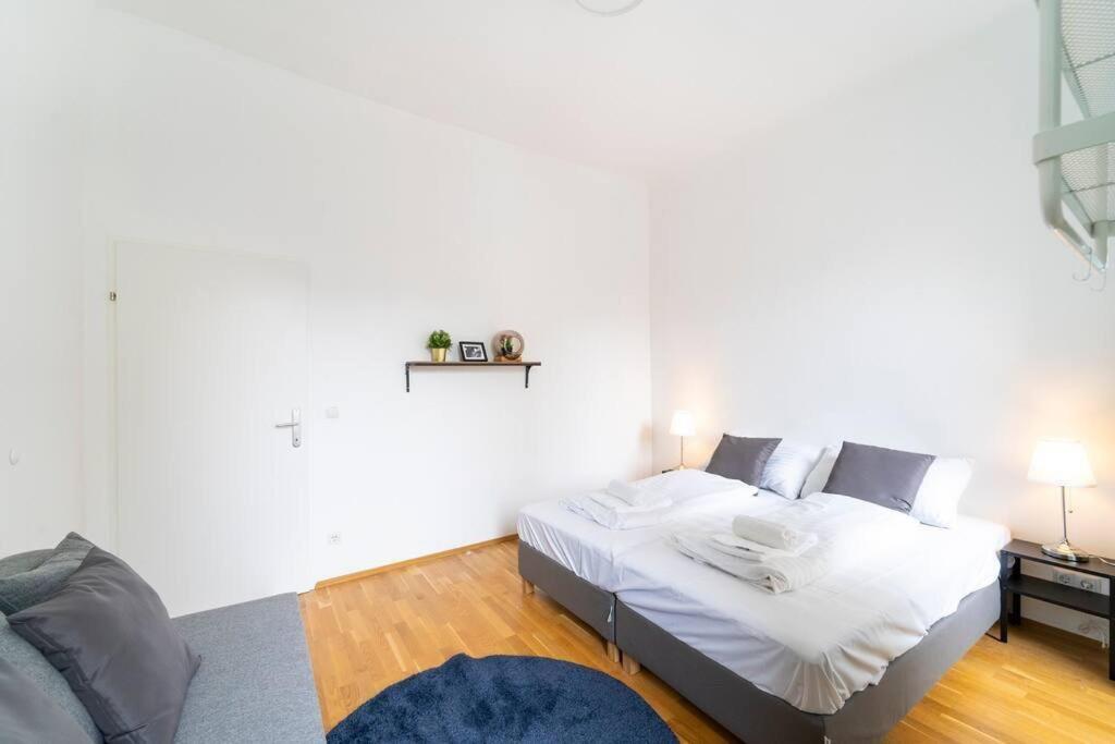Central Apartment I Chic and Bright Accommodation