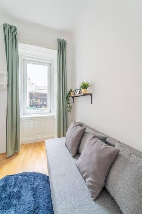Central Apartment I Chic and Bright Accommodation