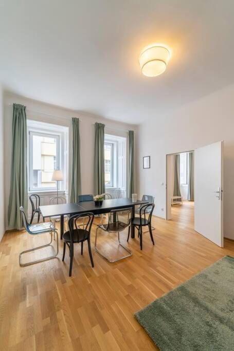Central Apartment I Chic and Bright Accommodation