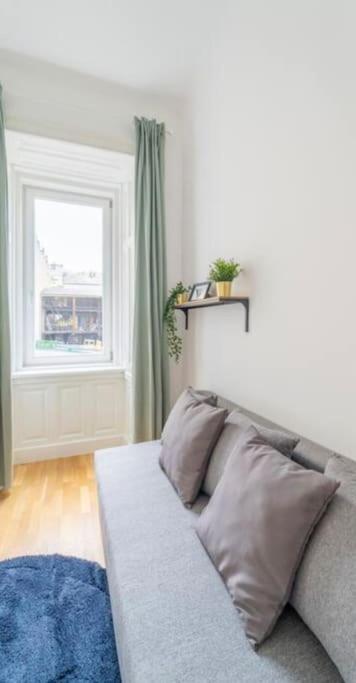 Central Apartment I Chic and Bright Accommodation