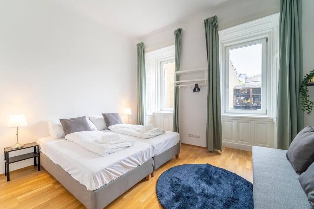 Central Apartment I Chic and Bright Accommodation