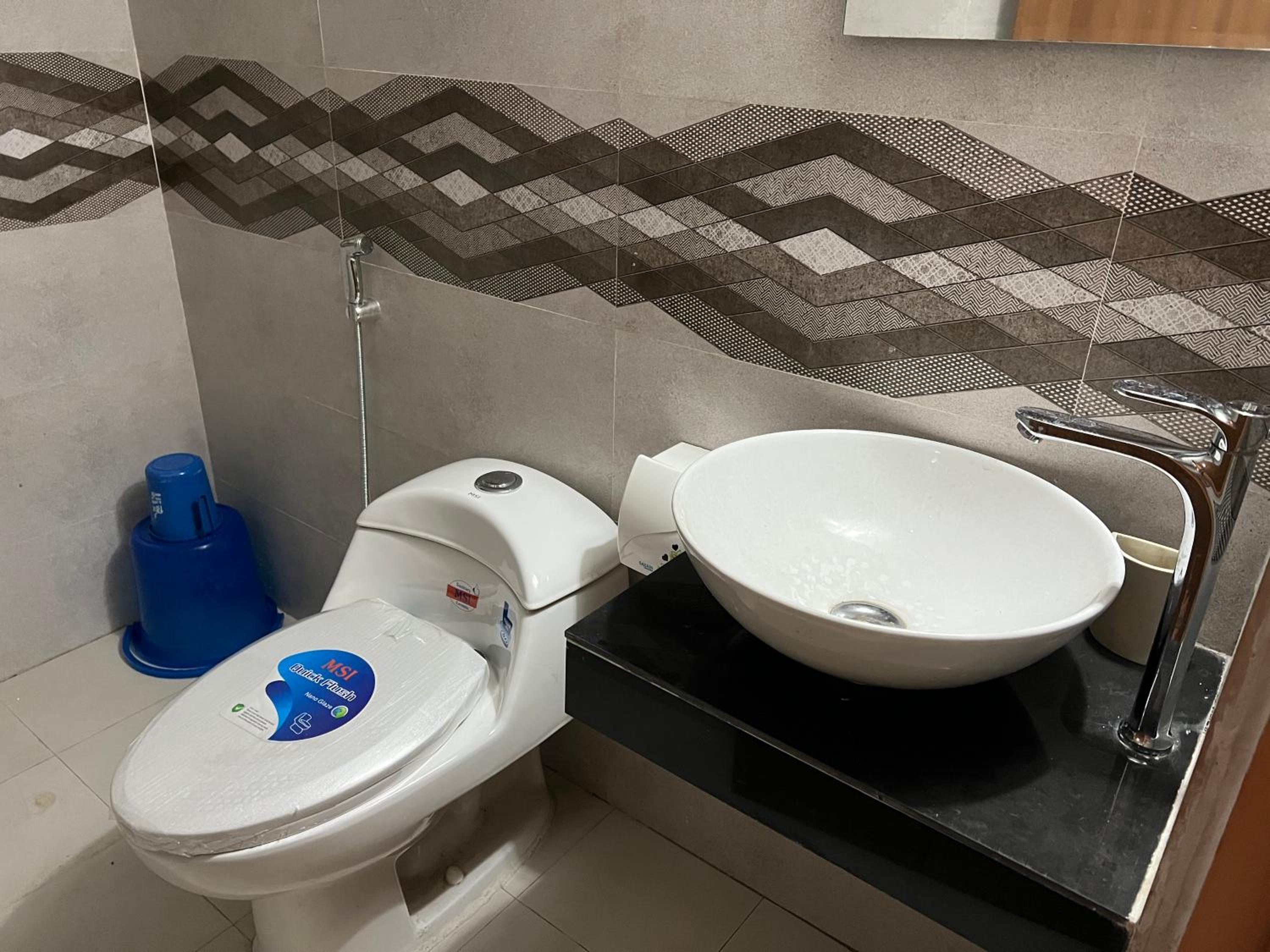 Fully furnished, one bedroom apartment with kitchen, washroom etc