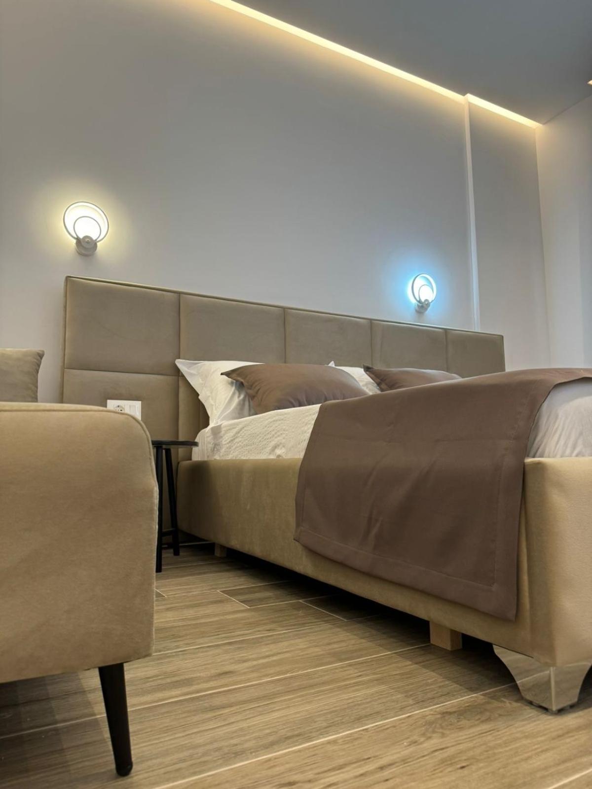 Ola Apartments