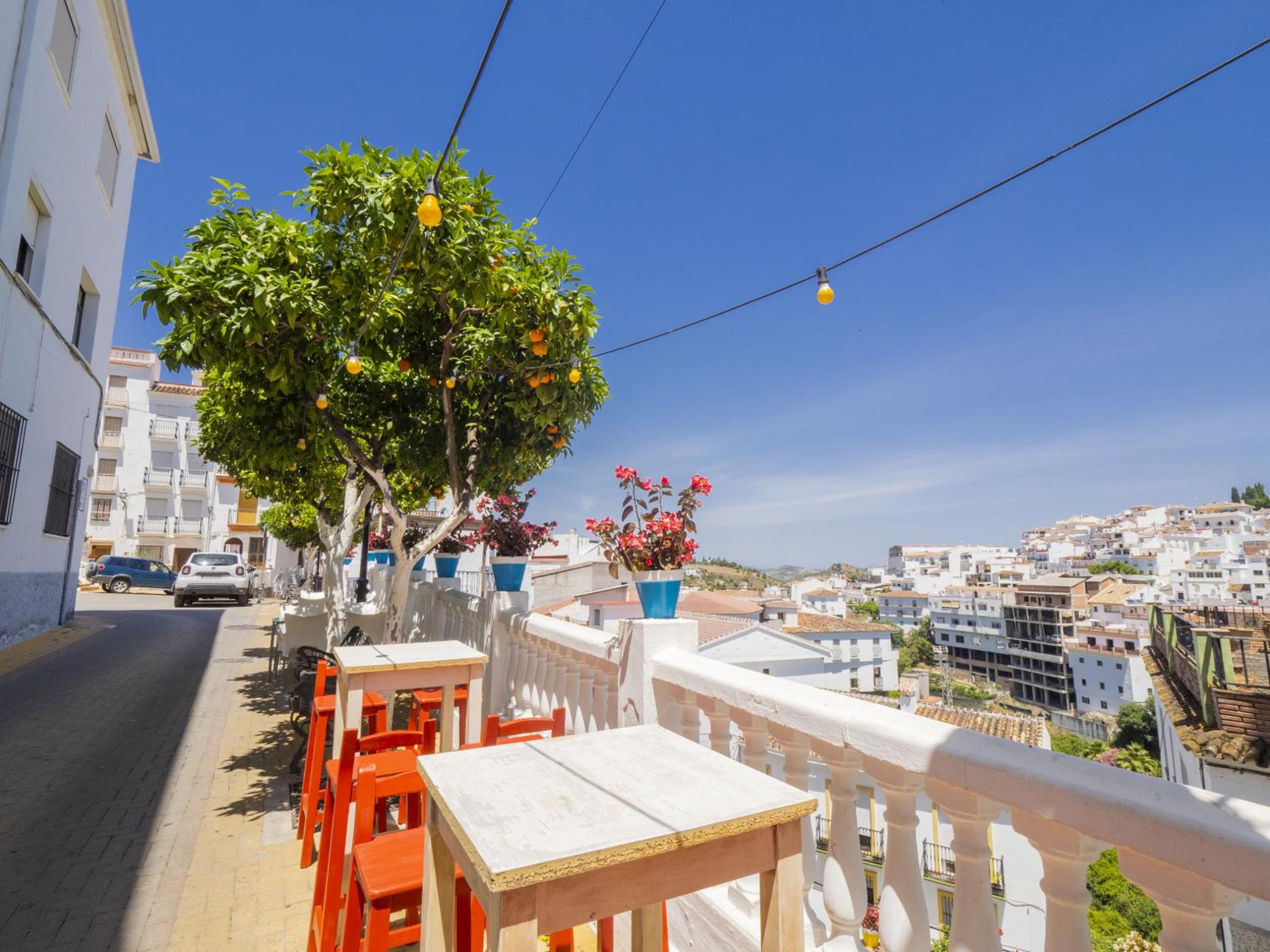 Cubo's Hostal La Plaza Room 203 with Breakfast view 4