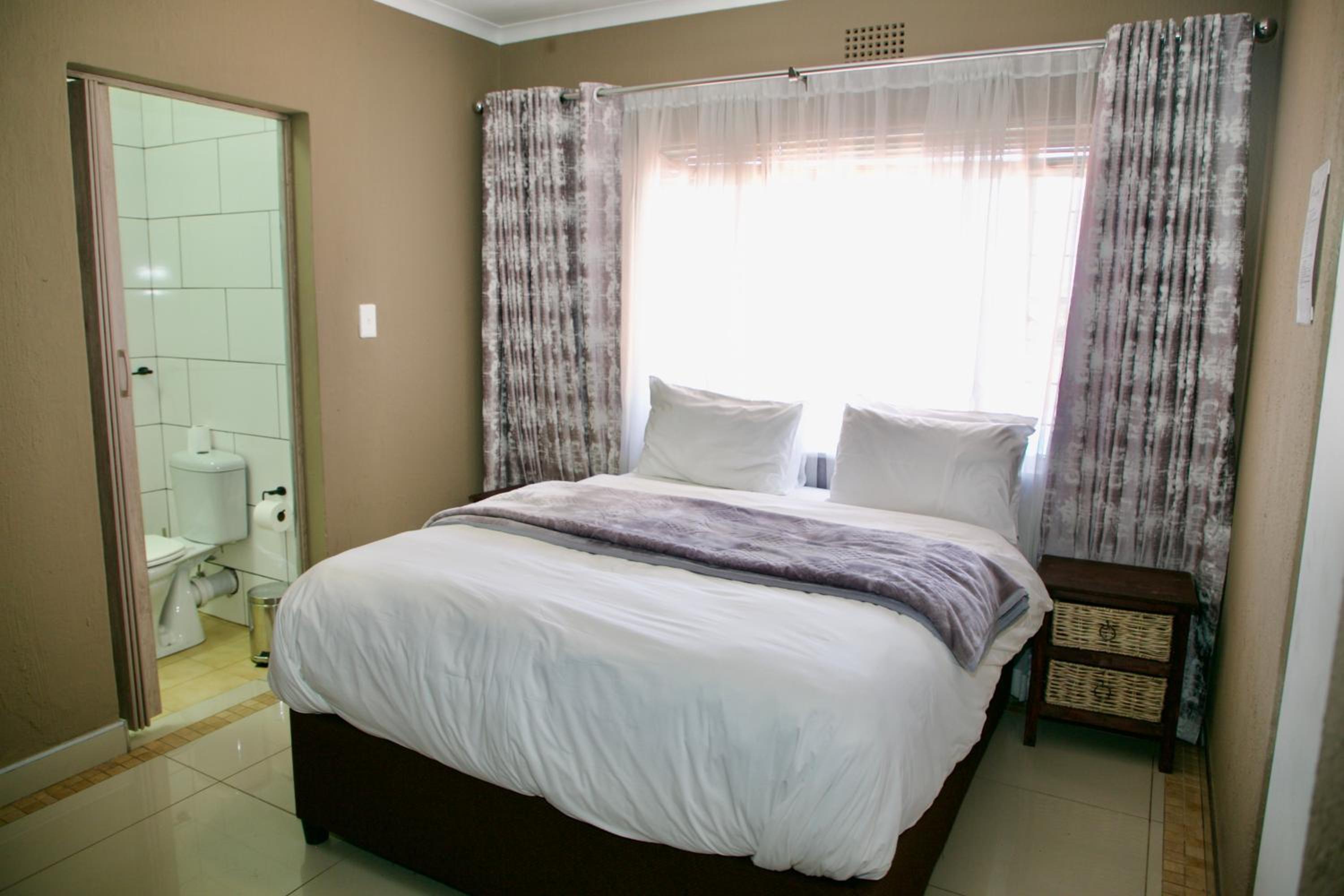 FM GUEST LODGE Comfort, Tranquility & Peace of Mind