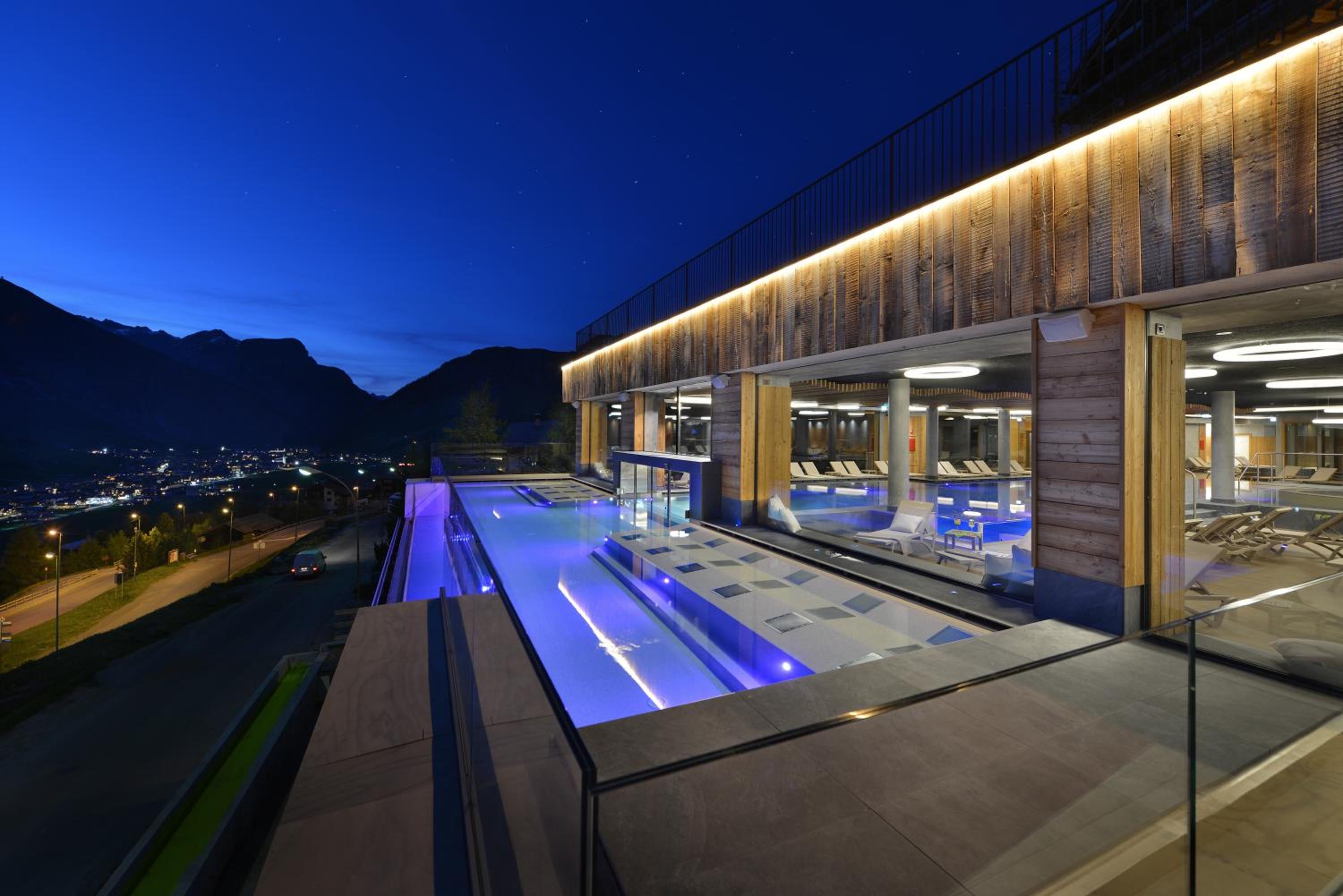LIVIN JOY Bivio Travel view 3
