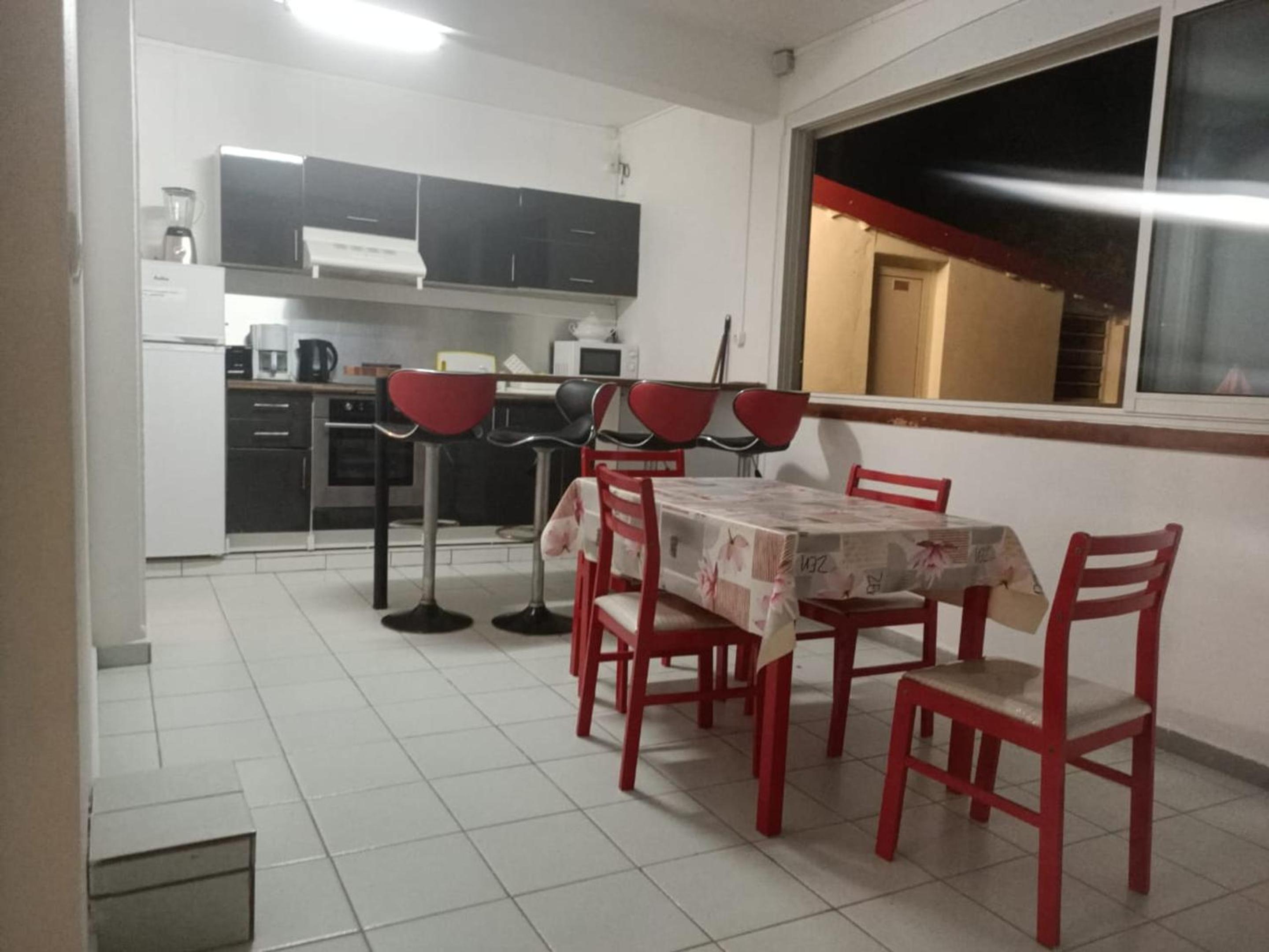 Appartement charmant à Sainte-Anne, 70 m², avec piscine view 2