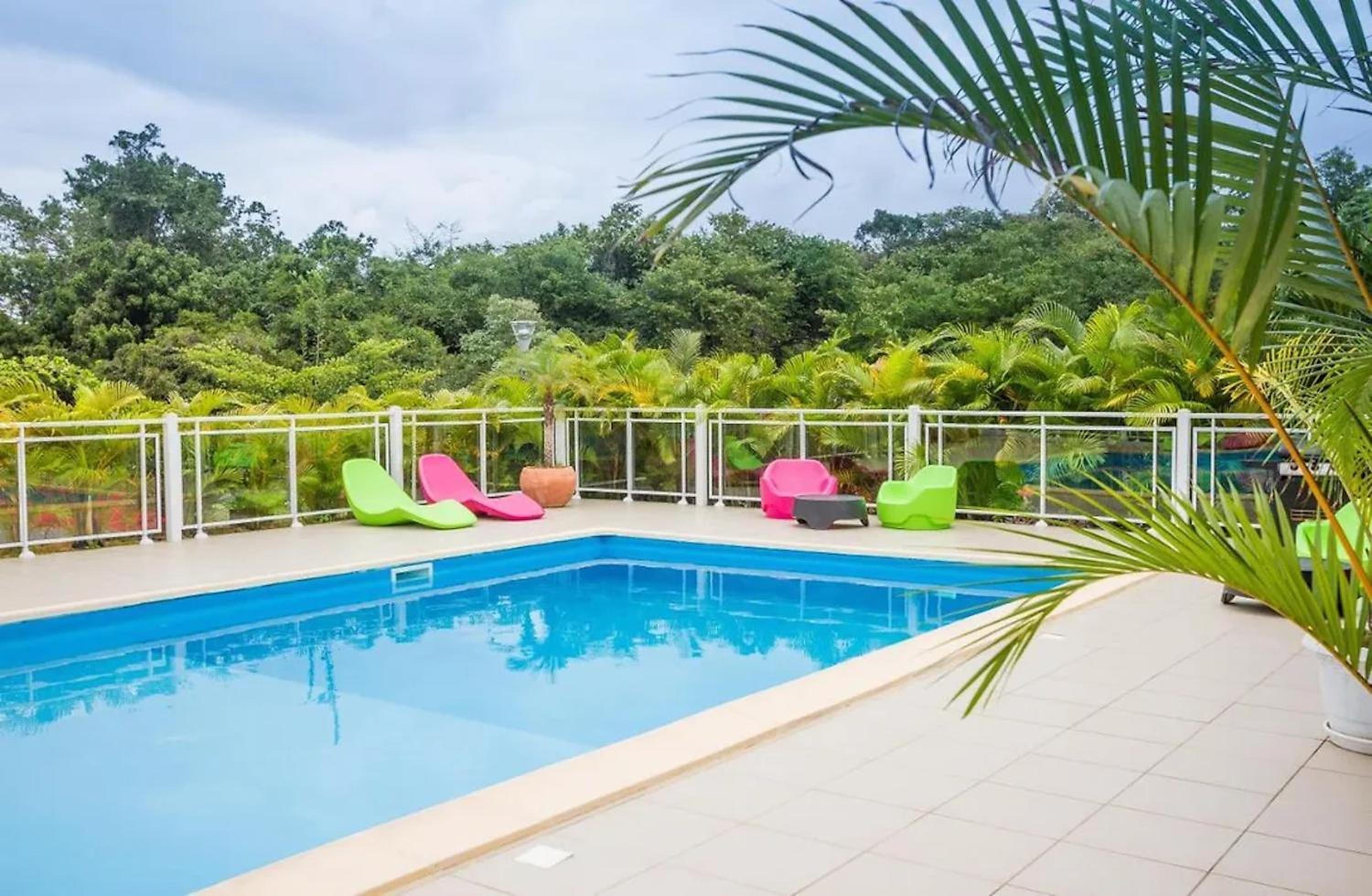 Maison lumineuse avec piscine au Moule view 5