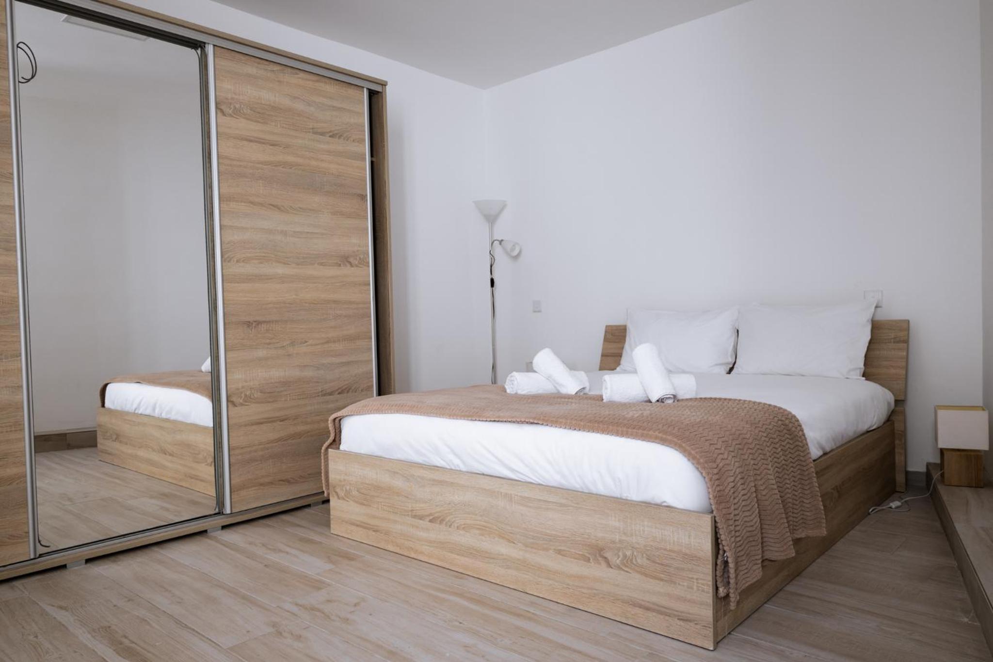 Elegant Apartments with Open Views view 3