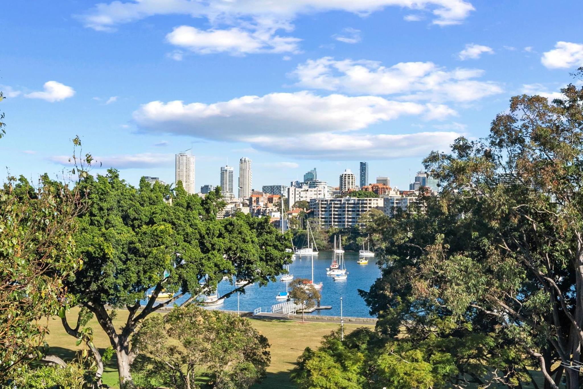 3BR Entire Lvl Penthouse with Views Darling Point
