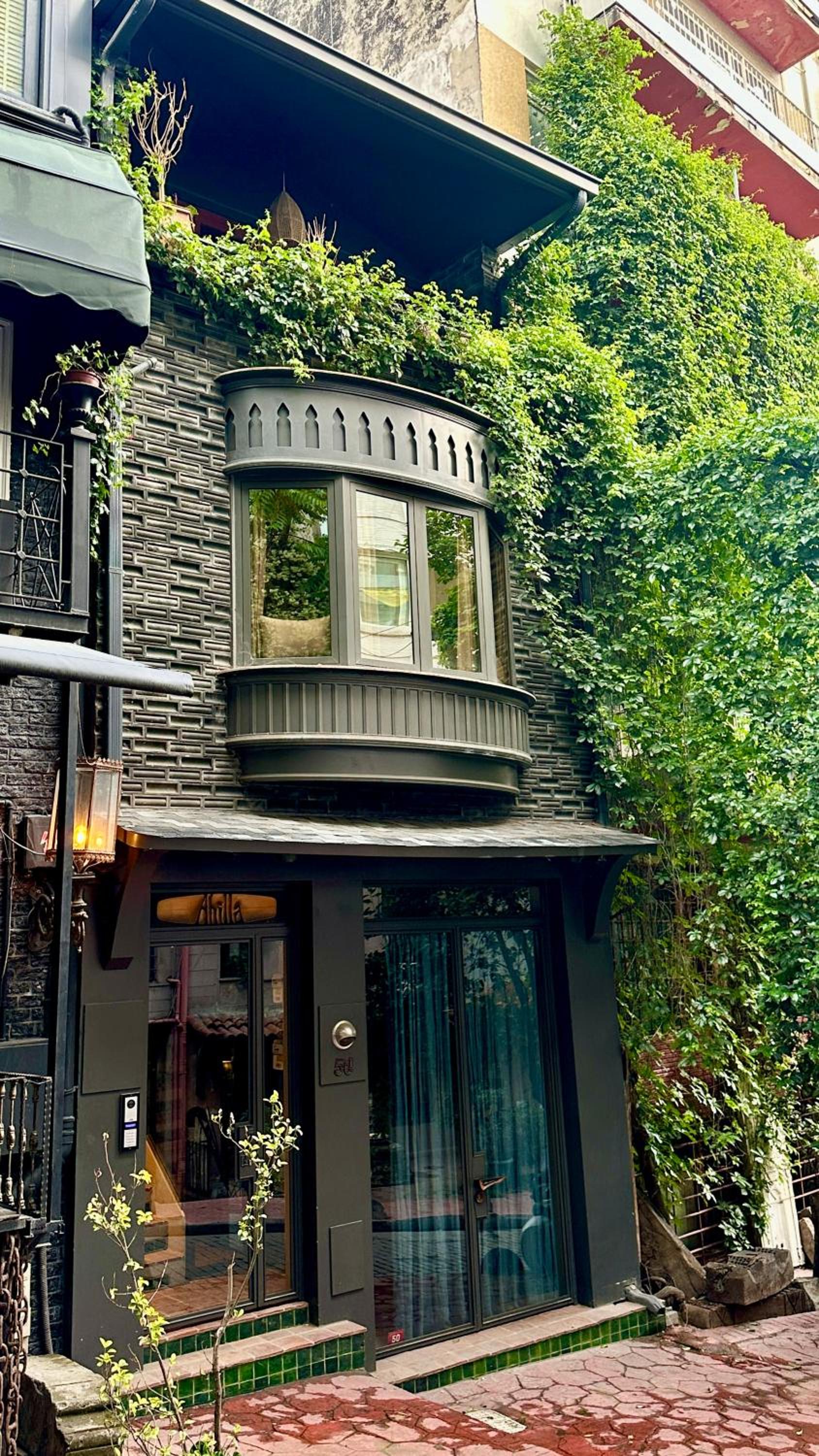 Boheme House with Bathtub & Terrace