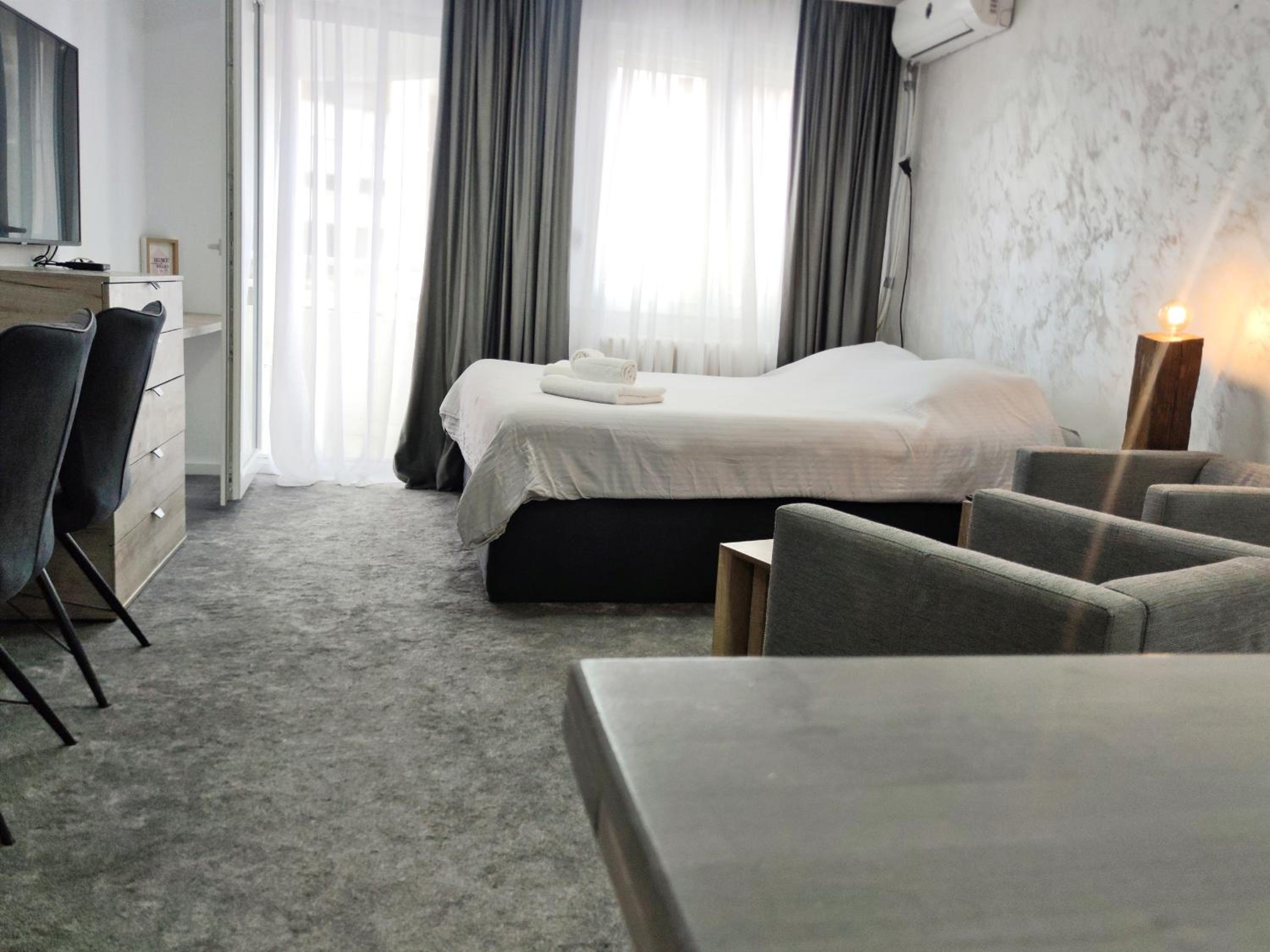 Queen Apartment