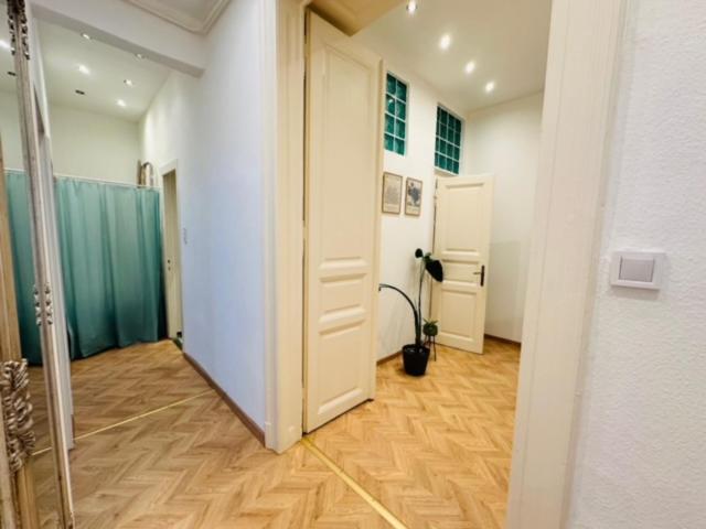 3 bedrooms apartment in the city centre, next to Nyugati Station view 3