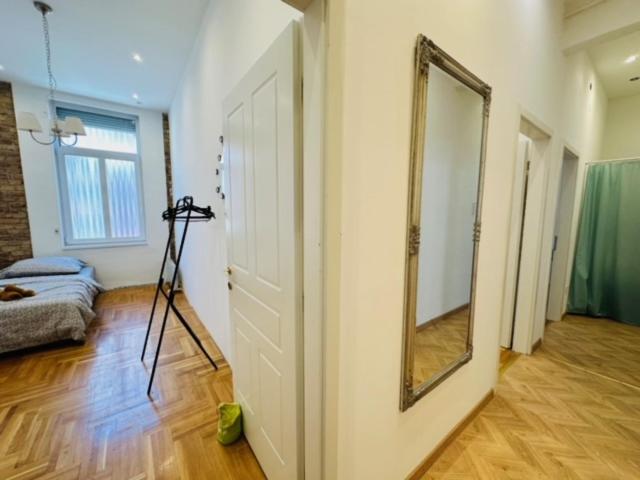 3 bedrooms apartment in the city centre, next to Nyugati Station view 4
