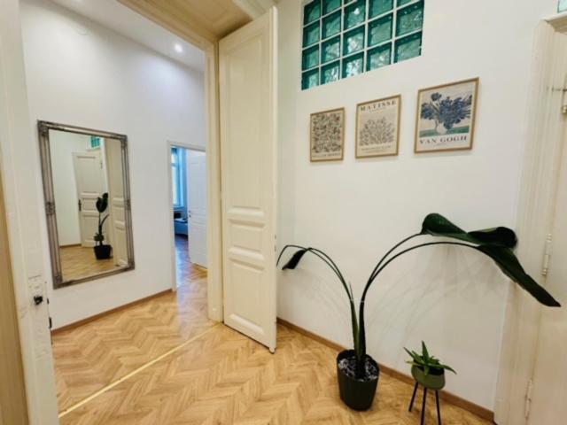 3 bedrooms apartment in the city centre, next to Nyugati Station view 2