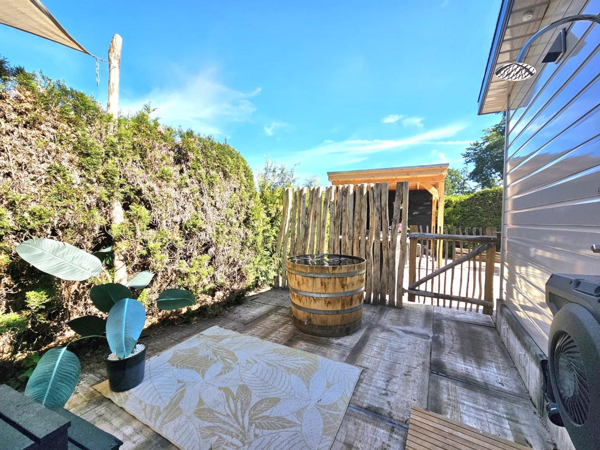 Holiday house with private SAUNA and HOTTUB on park de Ijsvogel with swimming pools and children entertaiment AIRCO