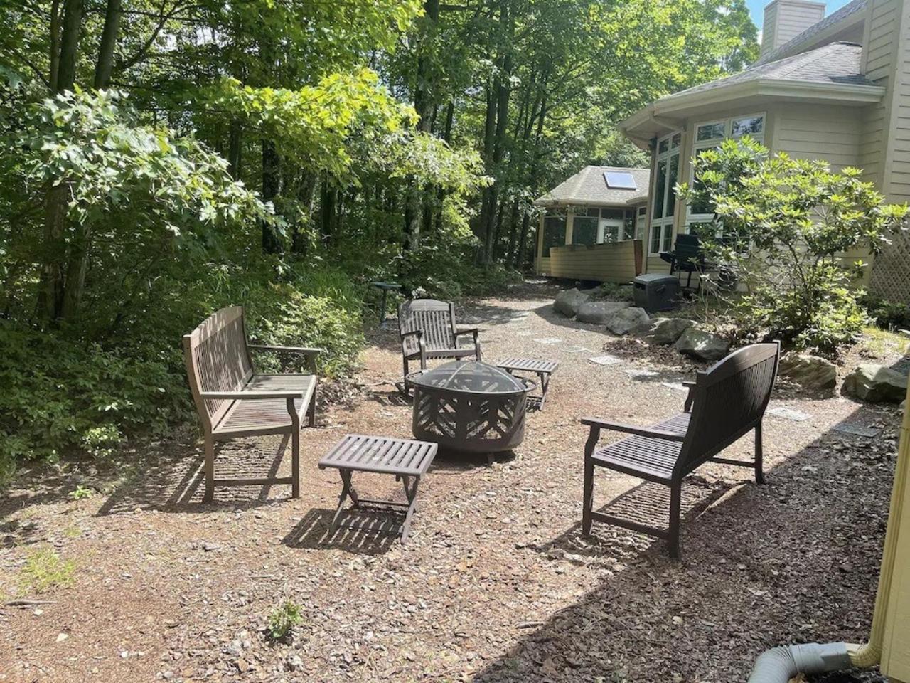 Poconos Playtime Paradise Luxury Play Escape view 4