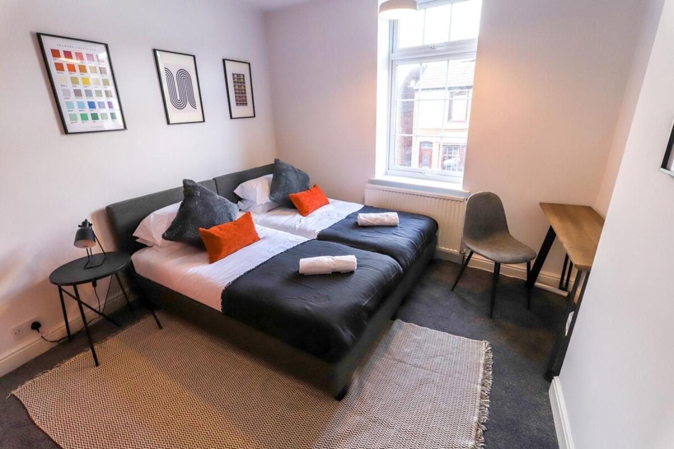 Beautiful 3 Bedroom House - Sleeps 5 Free Parking view 4