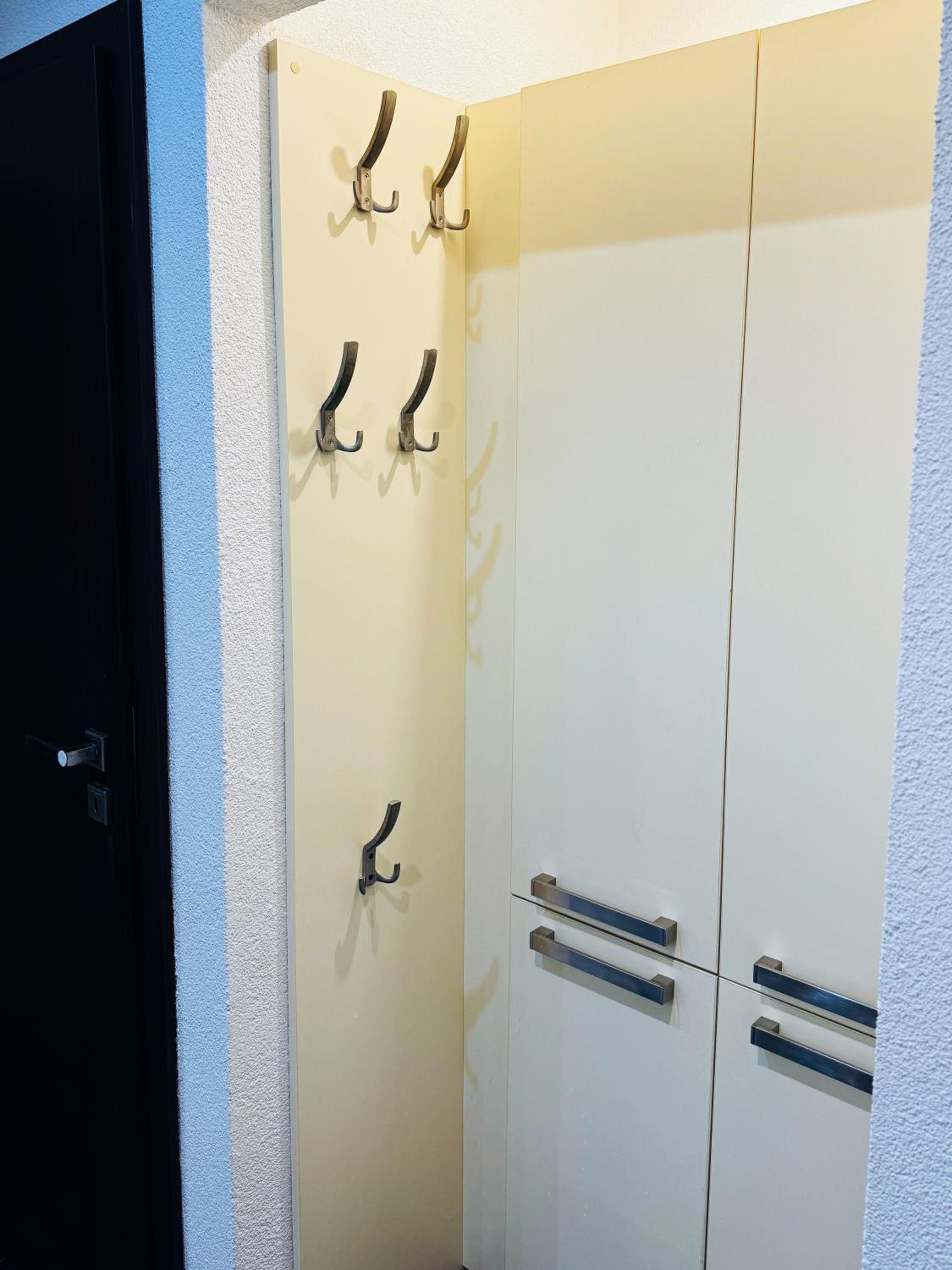 Moderný 2-spálňový apartmán Twins White s balkónom