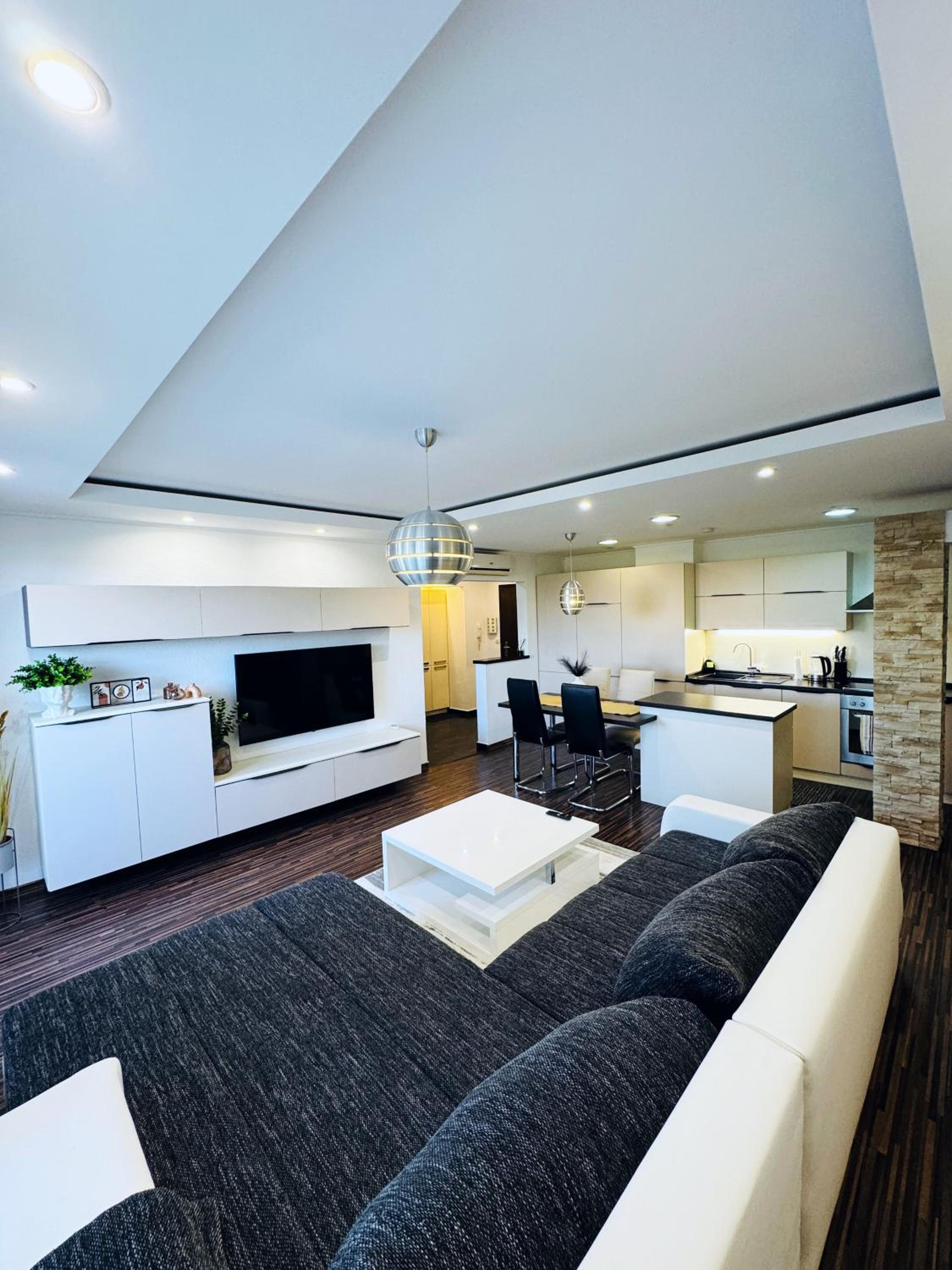 Moderný 2-spálňový apartmán Twins White s balkónom