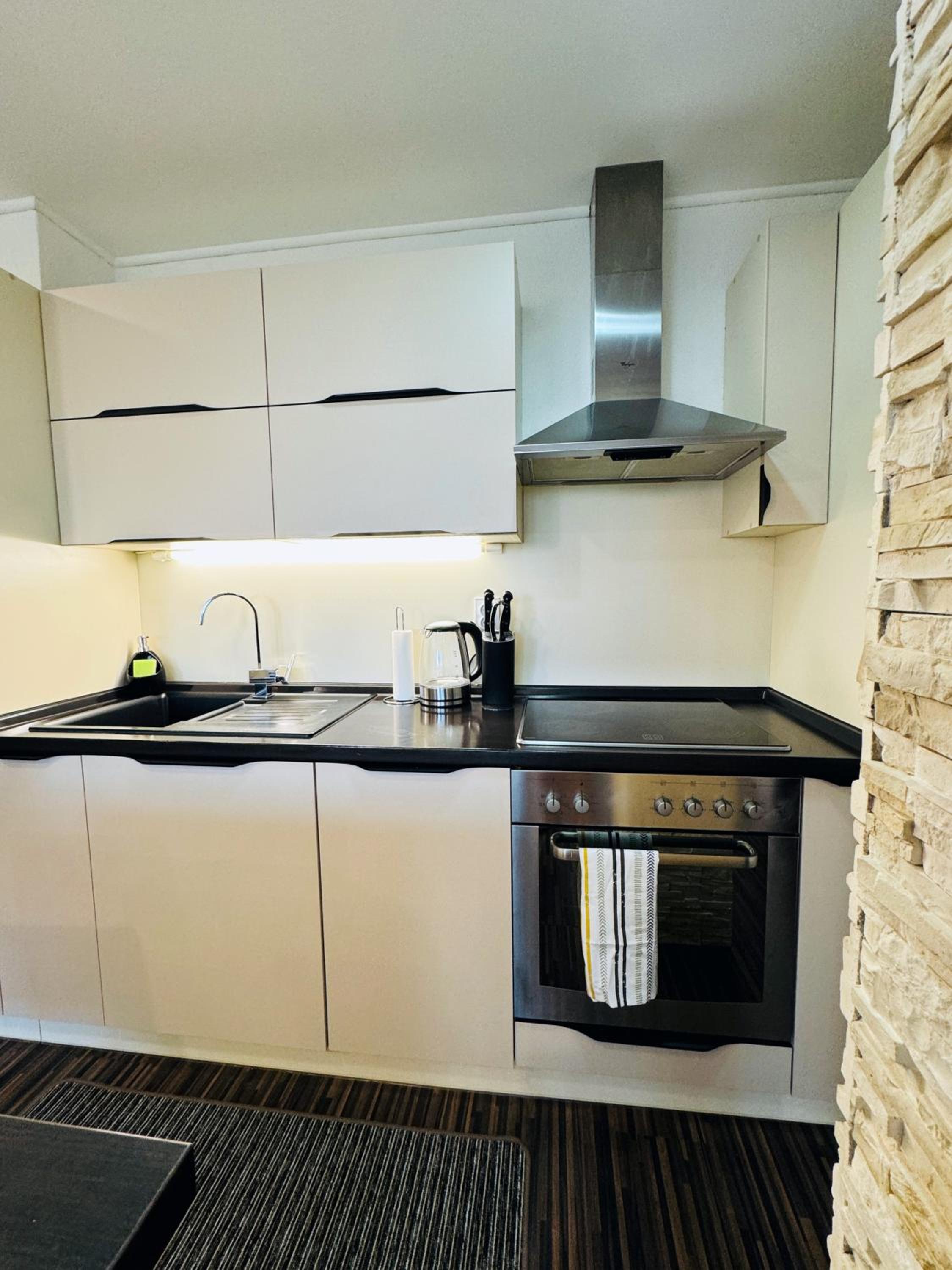 Moderný 2-spálňový apartmán Twins White s balkónom