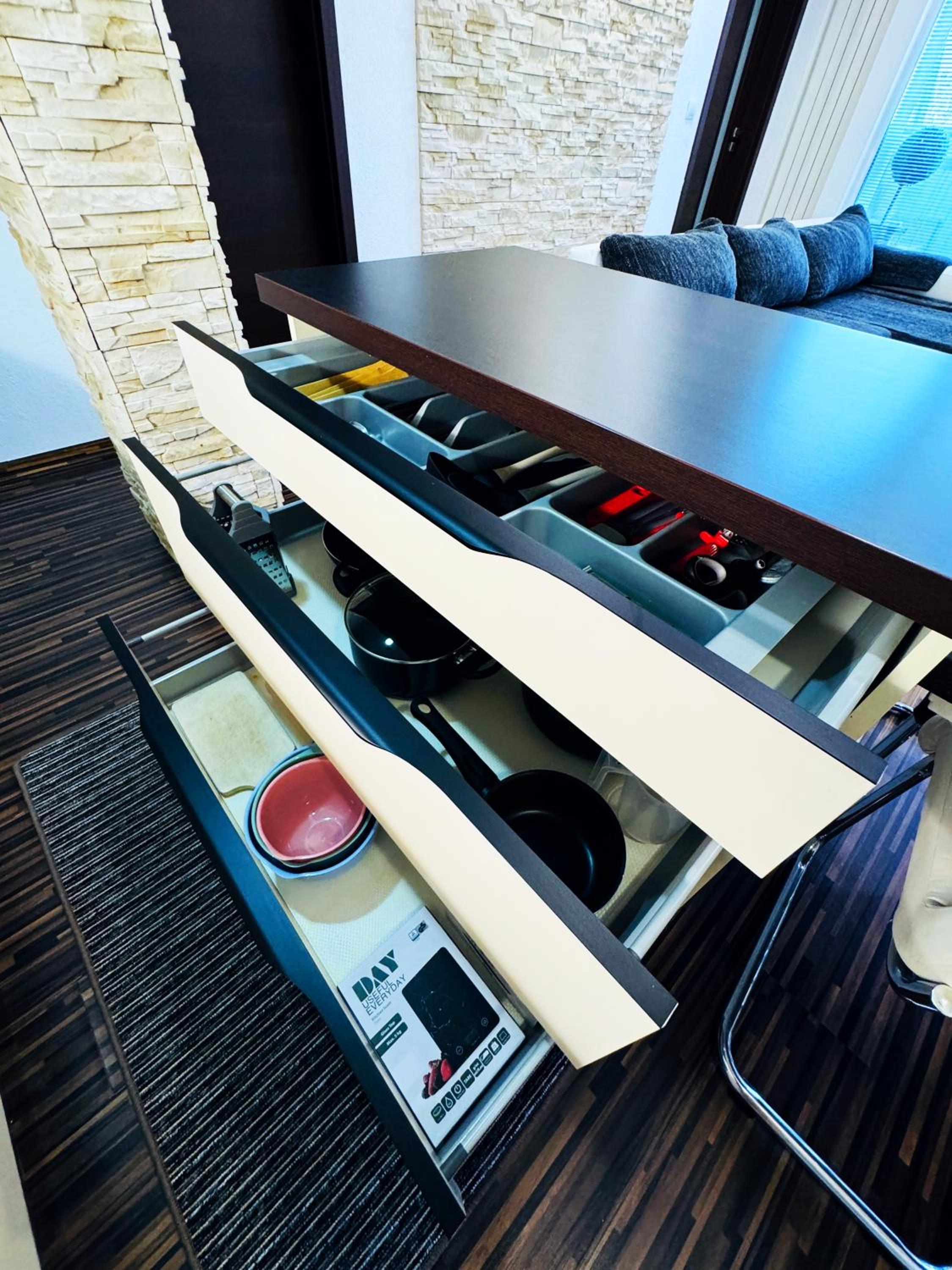 Moderný 2-spálňový apartmán Twins White s balkónom
