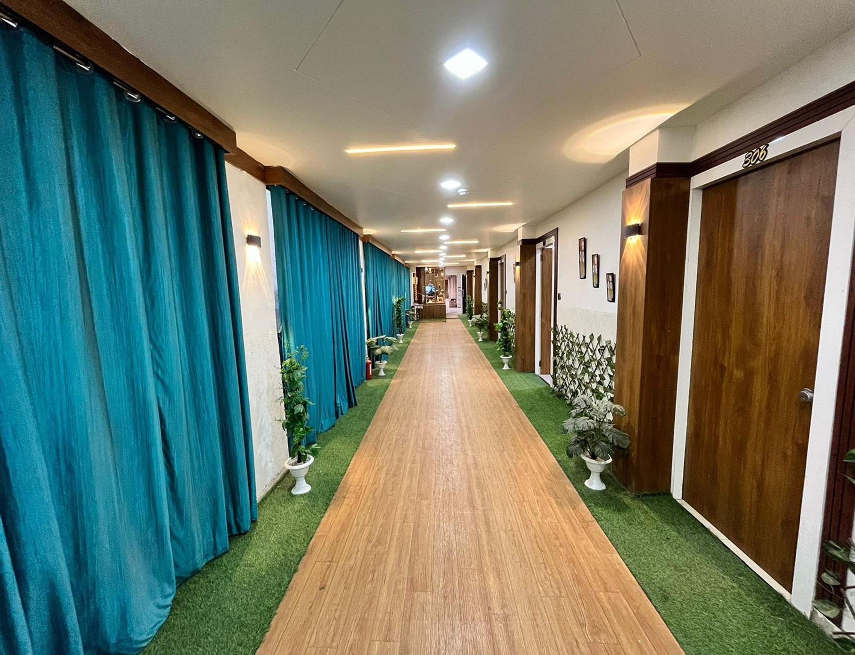 Hotel The Grand Near Maninagar Railway Station Ahmedabad