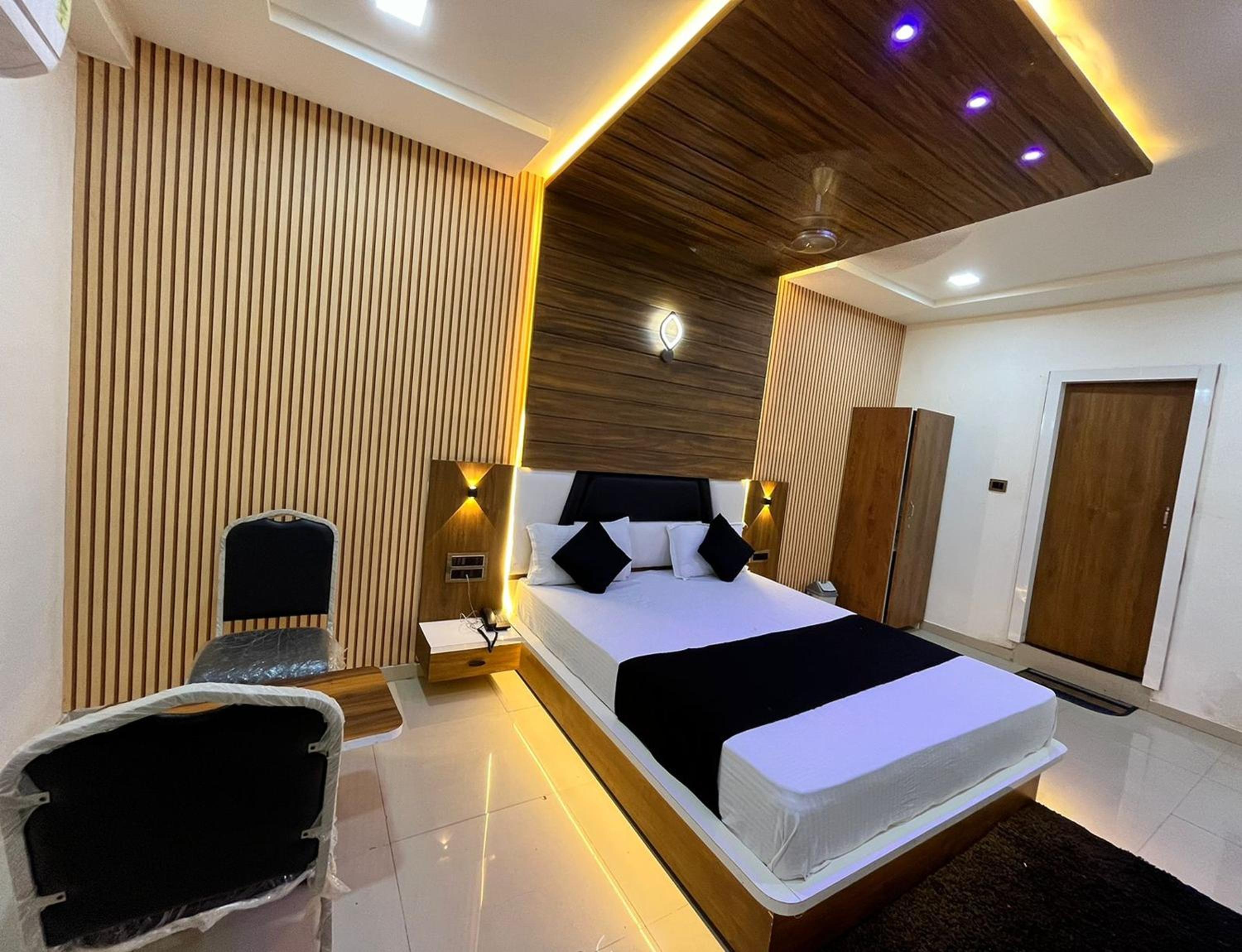 Hotel The Grand Near Maninagar Railway Station Ahmedabad