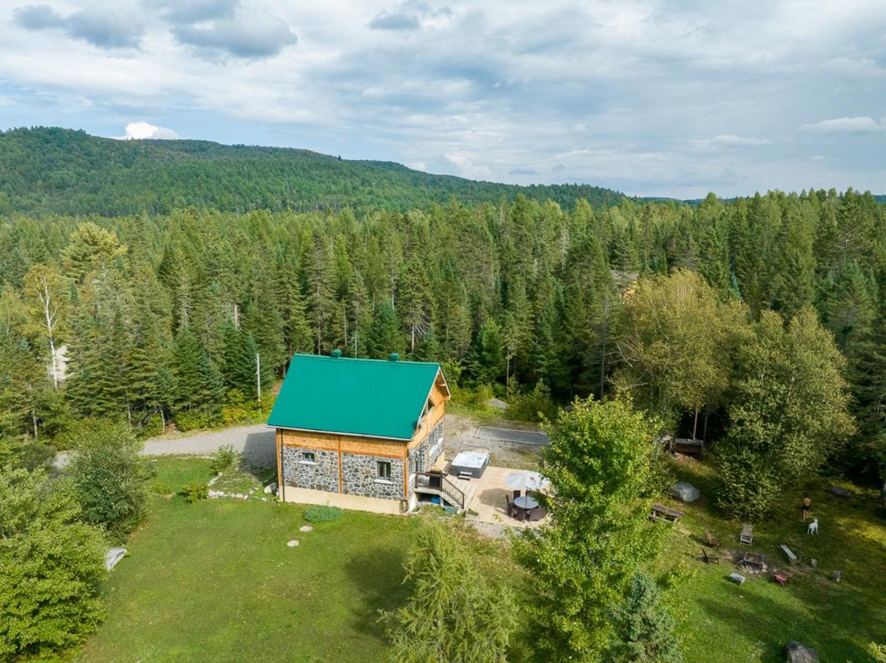 Le Maoli Mini retreat Escape with hot tub