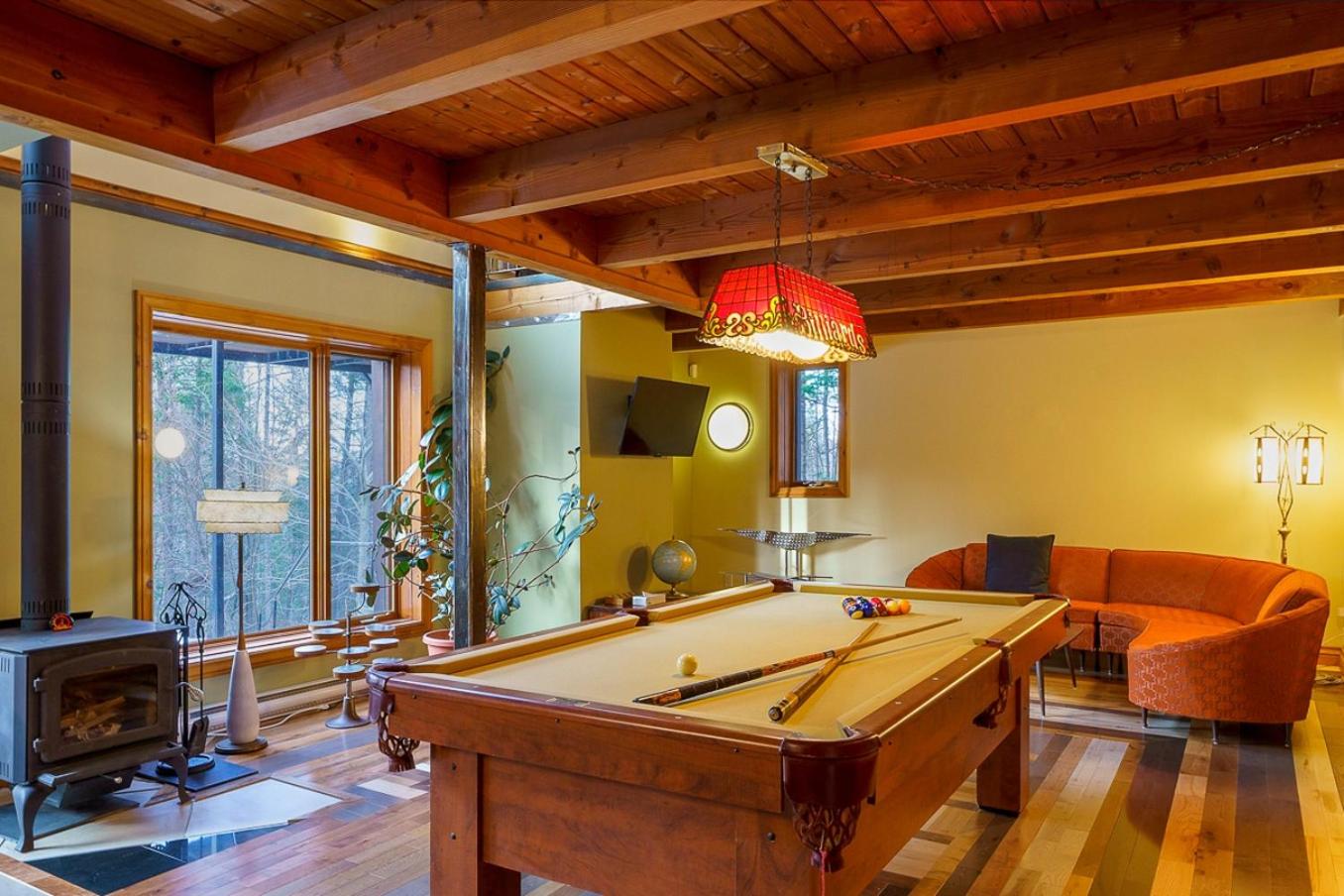 La Romane Stylish forest chalet w spa