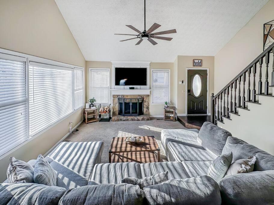 Cozy Family-sized house!