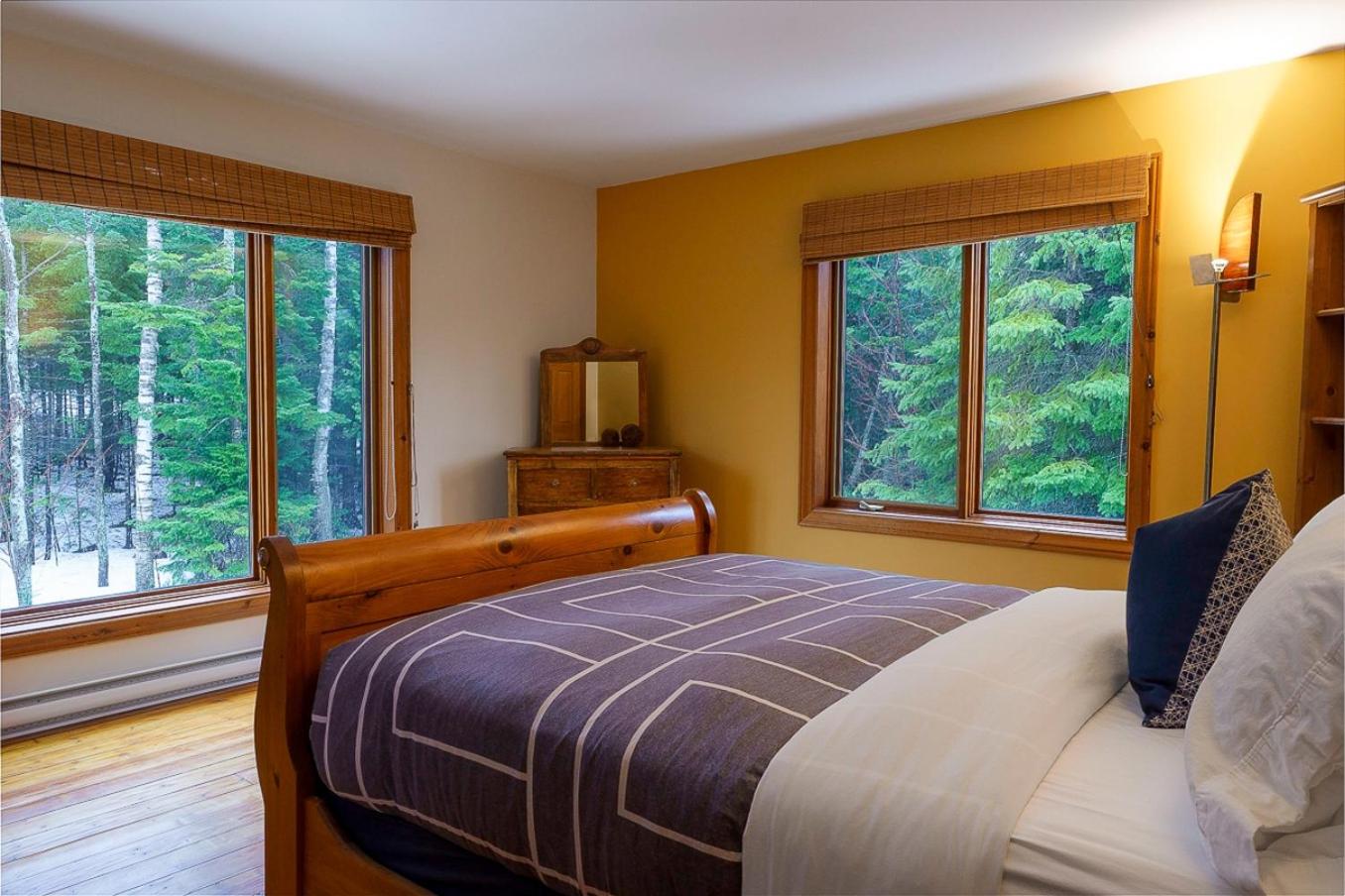 La Romane Stylish forest chalet w spa