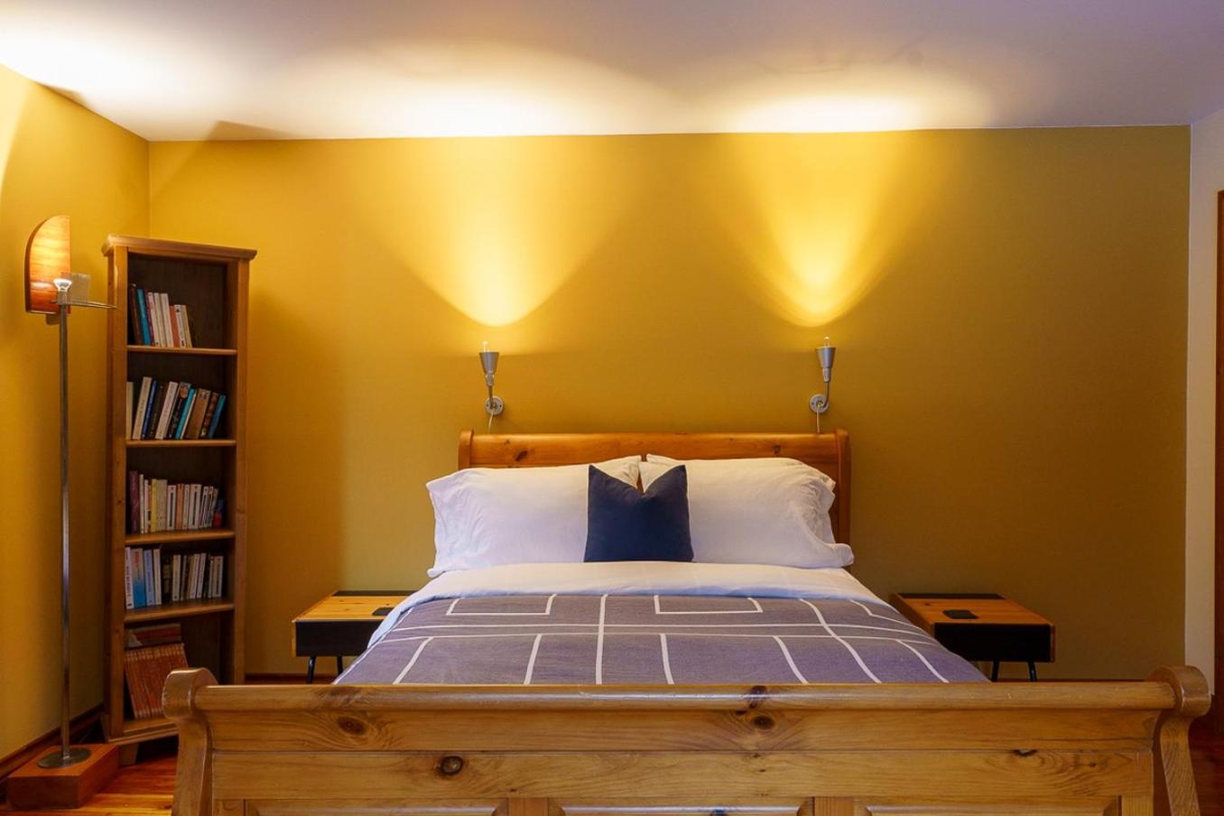 La Romane Stylish forest chalet w spa