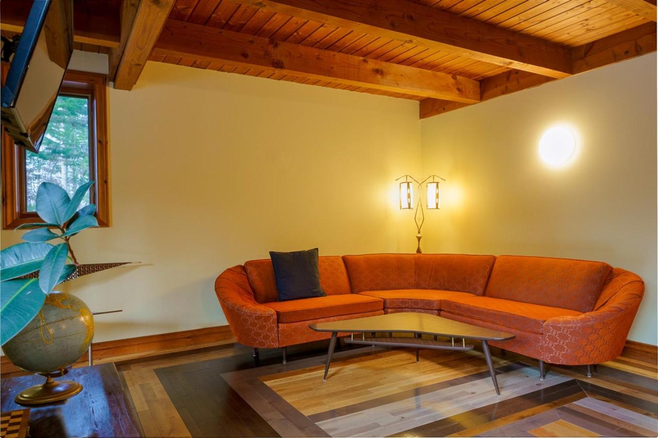 La Romane Stylish forest chalet w spa