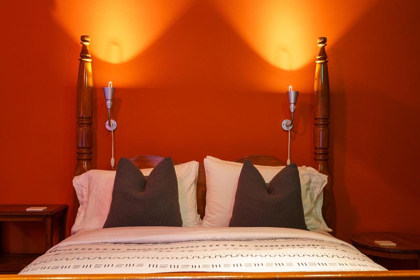 La Romane Stylish forest chalet w spa