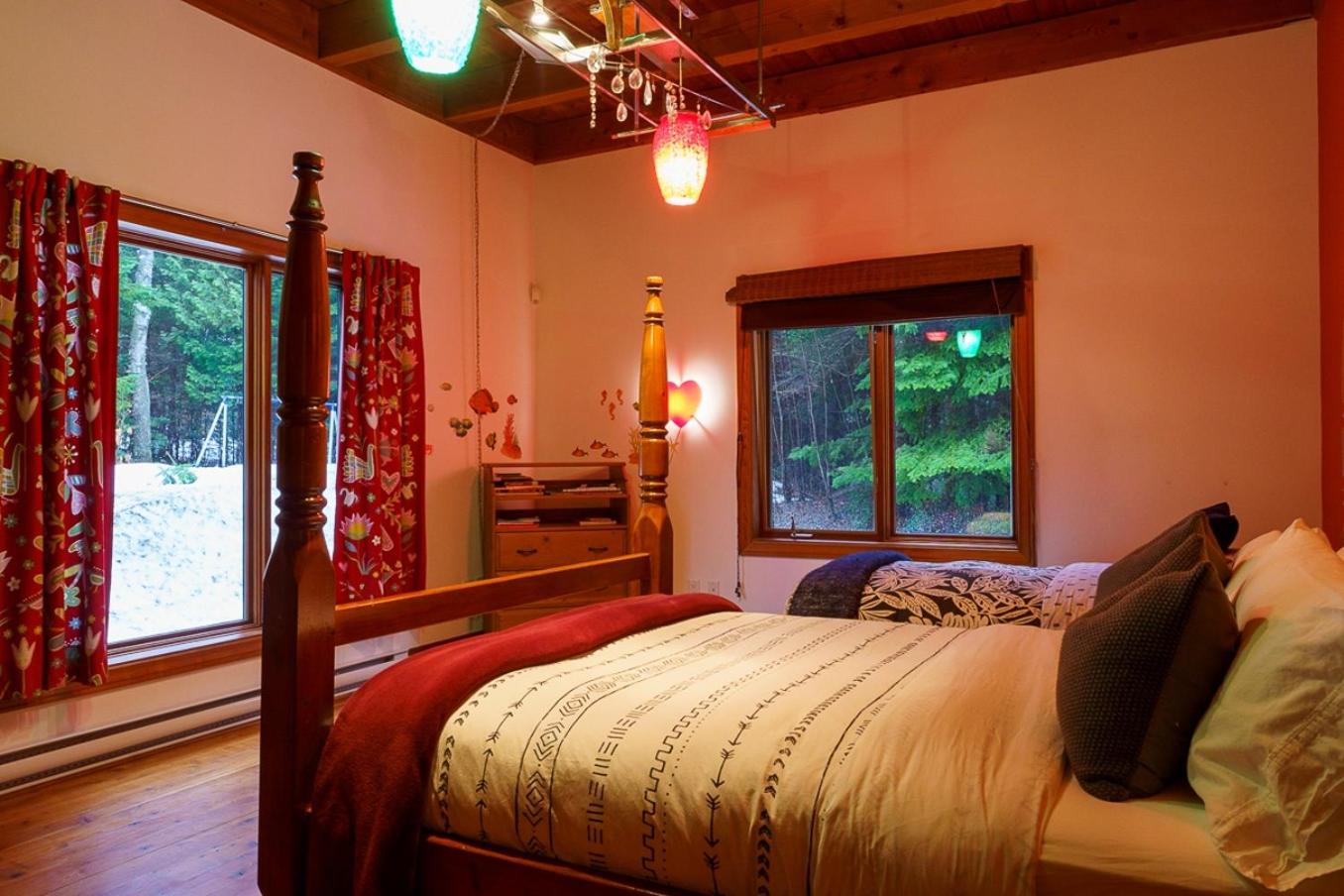 La Romane Stylish forest chalet w spa