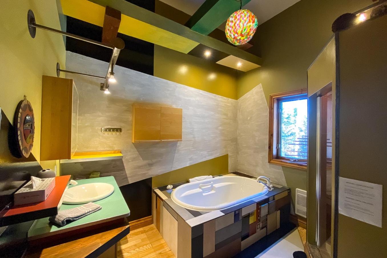 La Romane Stylish forest chalet w spa